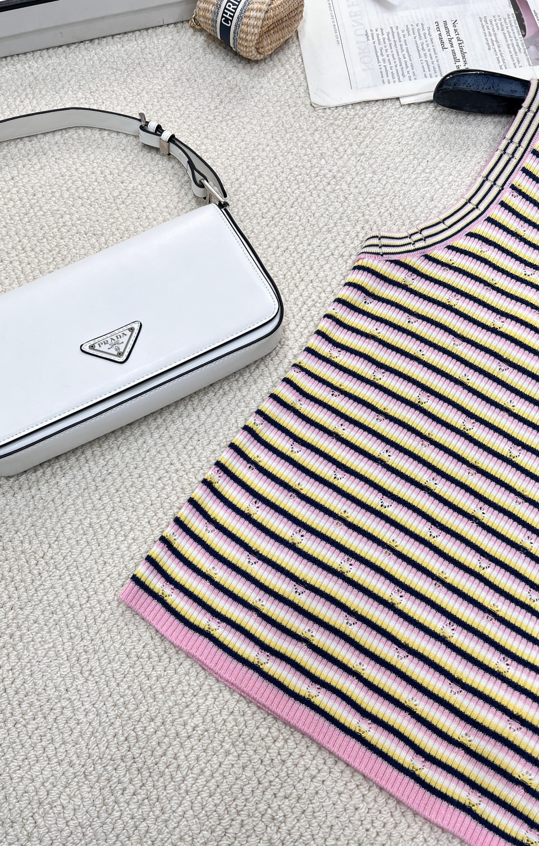 🆕CHANEL新款香家条纹针织背心 2025早春预告系列 经典圆领领口 立体logo徽章装饰点缀 彩色条