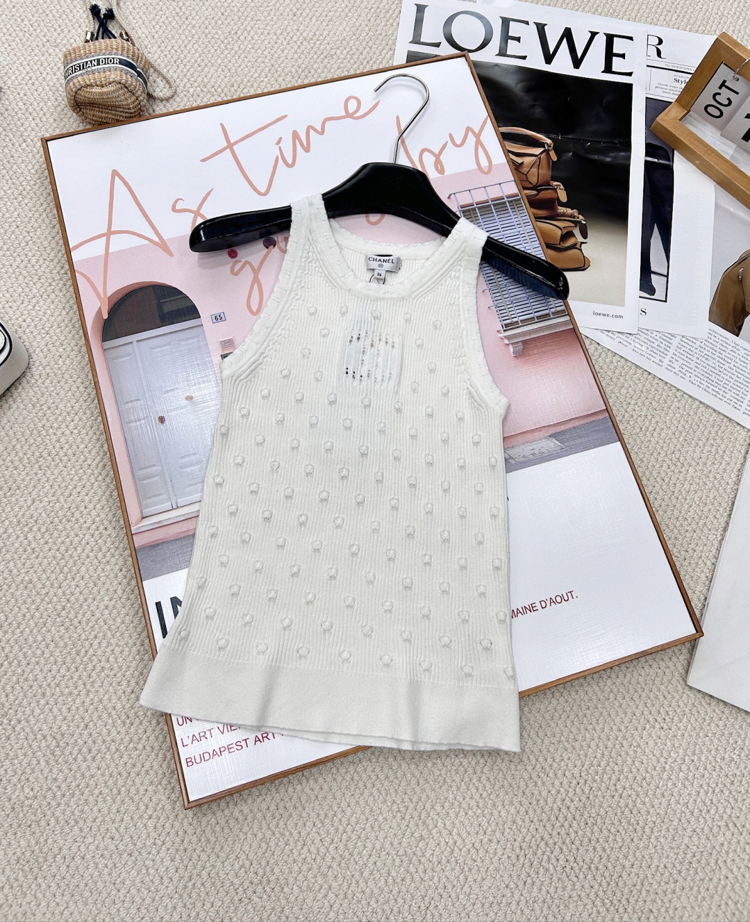 NO:321455,Chanel2025 new hollow three-dimensional pattern knitted vest, customized YB cotton yarn woven, comfortable and soft, full of elasticity, U-neck knitted vest cut, neckline cuffs, same color pleated lace wrap, ready-to-wear using advanced needlework, vertical pit strips and three-dimensional polka dot patterns, adding literary and artistic atmosphere to simple outfits, advanced tailoring to fit the human body curve, simple decoration of the hollow double C logo on the chest, can easily show the playful girl style, slim fit style, slim and fashionable, all four seasons, single layering, customized surface accessories, three standards, three colors, size sml, chanel, alexander wang19860909Chanel2025新款镂空立体花纹针织背心,定制YB全棉纱线织造 舒适软糯 弹力十足 U领针织背心裁剪 领口袖口同色系褶皱花边包边 成衣选用高级走针工艺 竖坑条和立体波点纹路 为简易穿搭增添文艺气息 高级剪裁贴合人体曲线 胸前镂空双C徽标简单修饰 就能轻松彰显俏皮女生风格 修身版型 显瘦时髦 四季单穿叠穿都 定制面辅料 认准版本三标齐全三色出 尺码sml 编,,chanel,alexander wang,Women's clothing