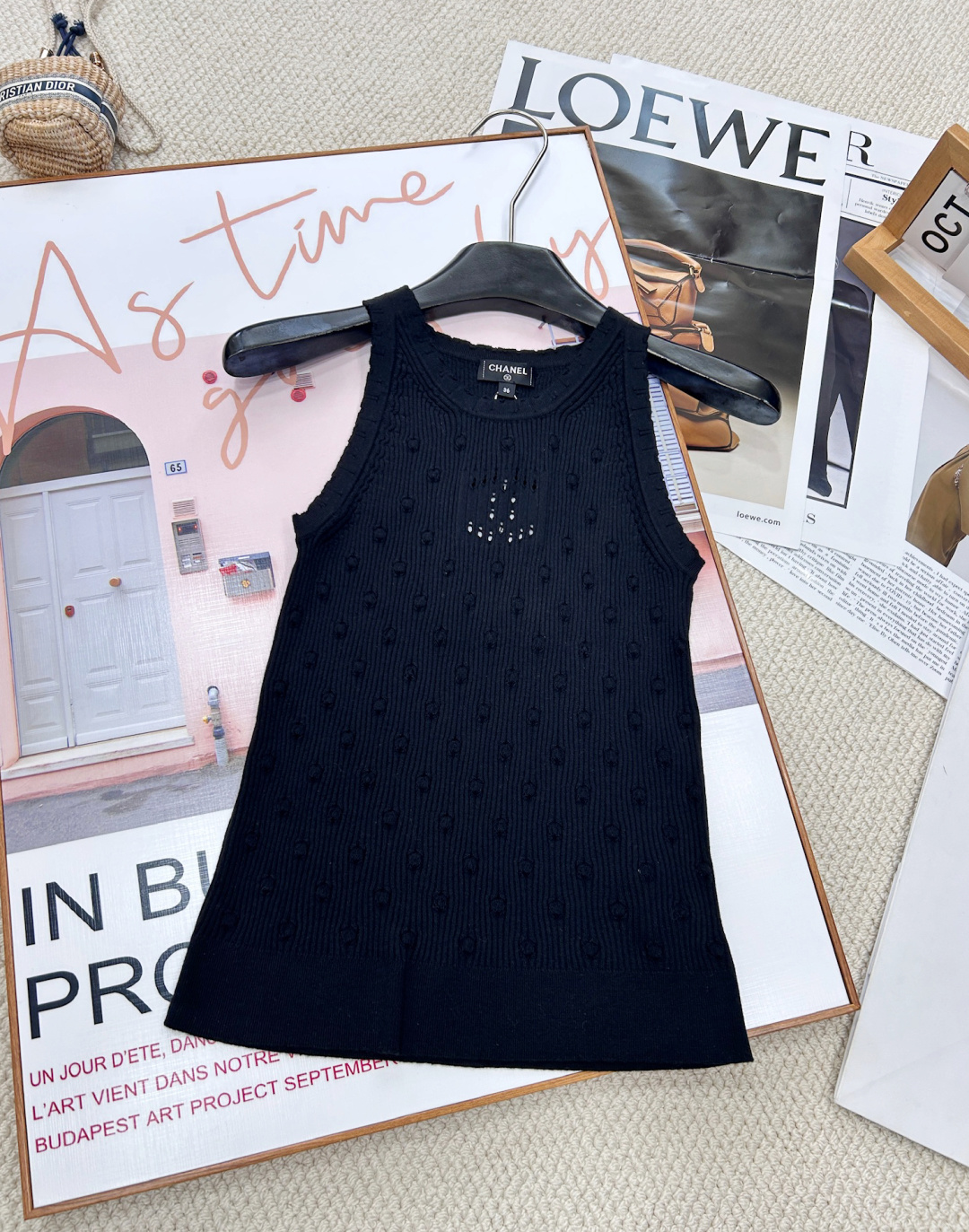 NO:321458,Chanel2025 new hollow three-dimensional pattern knitted vest, customized YB cotton yarn woven, comfortable and soft, full of elasticity, U-neck knitted vest cut, neckline cuffs, same color pleated lace wrap, ready-to-wear using advanced needlework, vertical pit strips and three-dimensional polka dot patterns, adding literary and artistic atmosphere to simple outfits, advanced tailoring to fit the human body curve, simple decoration of the hollow double C logo on the chest, can easily show the playful girl style, slim fit style, slim and fashionable, all four seasons, single layering, custom surface accessories, accurate version, three standards, three colors, size sml code,,chanel,alexander wang19860909Chanel2025新款镂空立体花纹针织背心,定制YB全棉纱线织造 舒适软糯 弹力十足 U领针织背心裁剪 领口袖口同色系褶皱花边包边 成衣选用高级走针工艺 竖坑条和立体波点纹路 为简易穿搭增添文艺气息 高级剪裁贴合人体曲线 胸前镂空双C徽标简单修饰 就能轻松彰显俏皮女生风格 修身版型 显瘦时髦 四季单穿叠穿都 定制面辅料 认准版本三标齐全三色出 尺码sml 编码,,chanel,alexander wang,Women's clothing