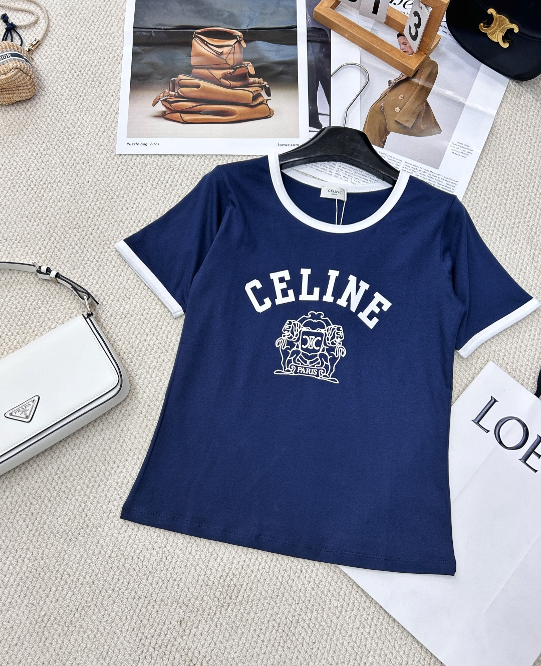 NO:322035,CELINE contrasting color flocking letters short-sleeved T-shirt original customized contrasting color edging positioned flocking printed letters are low-key and luxurious, classic items are fashionable and high-end!  Focus on daily casual, modern, classic, simple and fashionable style, blending logo flocked letters, soft cotton texture is delicate and comfortable. Random retro high-end texture. Classic logo elements are practical and fashionable. Retro and fashionable and versatile. Contrasting colors look very high-end and white. Wearing a young and girlish look. Simple letter logo T-shirt with a round collar contrasting color shows lively and cute. They are also very versatile when worn alone or in-house!  Two colors size sml code, celine, T-shirt,tees, t-shirt,alexander wang19860909CELINE 撞色植绒字母短袖T恤 原版定制撞色包边 定位植绒印花字母低调奢华 经典单品时髦又高级！ 主打日常休闲 现代经典简约时尚风格,融合标识植绒字母,柔棉质地细腻舒适. 随性复古的高级质感 经典标识元素实用且时髦 复古时髦又百搭 撞色很好看 显得特别高级显白 穿上减龄少女感 简洁的字母logoT恤 撞色圆领尽显活泼可爱 单穿或者内搭也都特百搭！两色出 尺码sml 编码,,celine,T-shirt,tees，t-shirt,alexander wang,Women's clothing