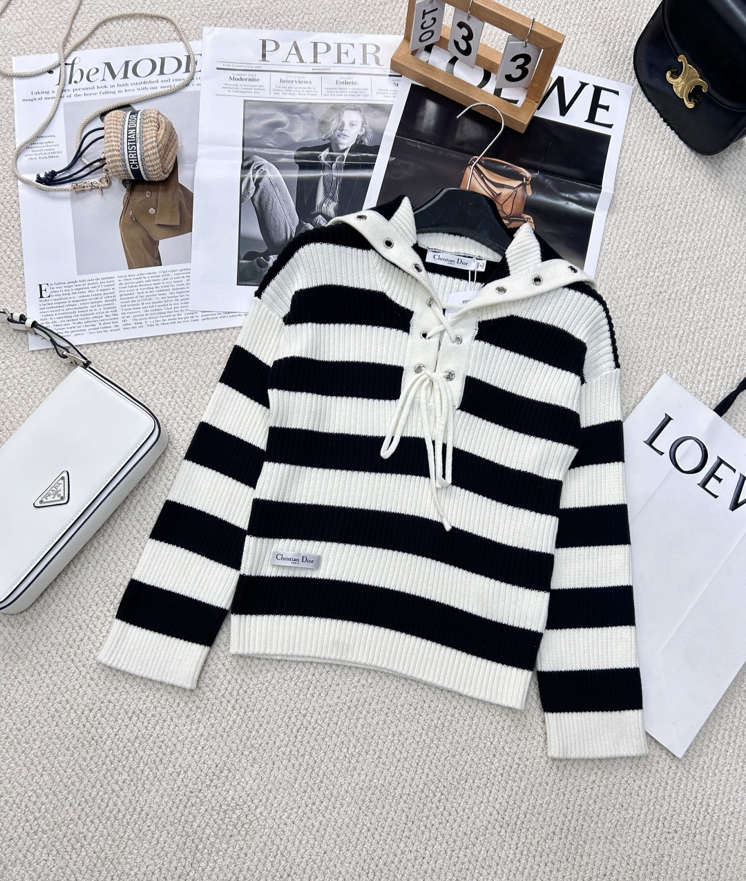 NO:322589,DIOR Striped Navy Collar Strap Wool Sweater is super age-reducing. It is so obedient to wear it. It comes with sweet attributes. Striped sweater is so beautiful, gentle and so beautiful!  !  Basic classic style that is easy to wear and slim. Choose wool fabric that is fixed-woven and dyed. Soft and comfortable. Delicate feel, comfortable to wear. Use necklace strap design. Navy collar reduces age and vitality. Classic retro striped elements, fresh and elegant beige. Visually highlights fashion and charm, and is full of comfortable and elegant casualness. Fashionable and fashionable. Shawls behind the back. Regular slim tailoring playful age-reducing. Long-sleeved inner wear is fashionable. Size sml code D,,dior,shawls,alexander wang19860909DIOR 条纹海军领绑带羊毛针织衫 超减龄 穿上太乖了 自带甜美属性 条纹针织衫 太美太温柔太好看！！好穿又显瘦的基础经典款 选用定织定染的羊毛面料 柔软舒适 细腻手感,贴肤穿着舒适 采用领口绑带设计 海军领减龄活力经典复古感条纹元素,清新优雅米色 视觉上凸显时尚与魅力感,舒适又优雅的休闲感满溢 时髦洋气 背后披肩装饰点缀 常规修身剪裁俏皮减龄 长袖单穿内搭都时髦 尺码sml 编码D,,dior,shawls,alexander wang,Women's clothing