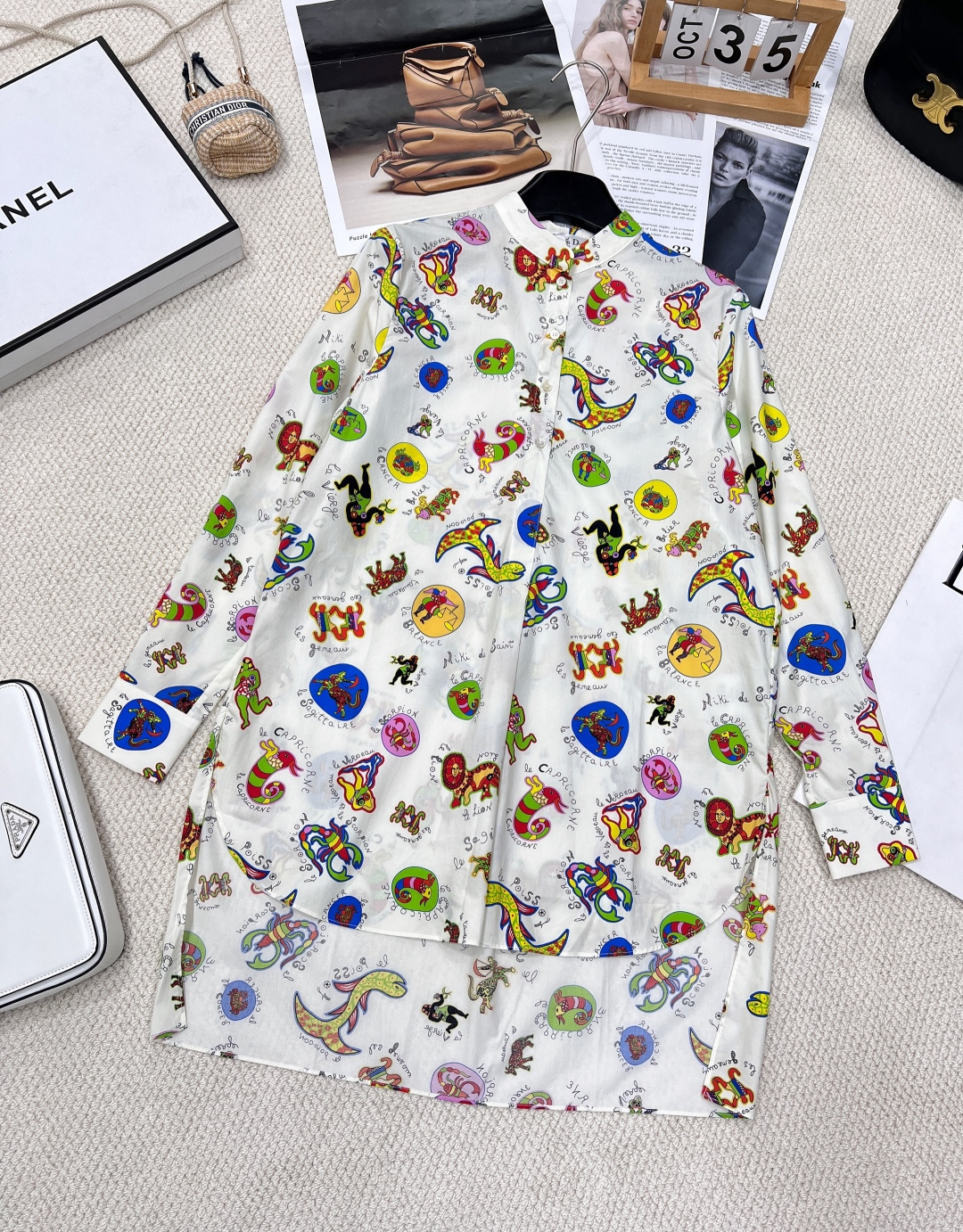 NO:323671,Dior small dinosaur printed pattern long-sleeved shirt is shipped in one piece, YB opens and is a high-end exclusive D home YB style and temperament goddess. Imported pure cotton printed fabric is light and comfortable. The classic small stand-alone H-shaped design is romantic and elegant. The fully positioned printed upper body looks slim and tall!  The quality of workmanship depends on the details!  Spot stock!  Three-standard large-scale goods, size sml code, dior, dior, shirts, alexander wang19860909Dior小恐龙印花图案长袖衬衫翻单出货、YB开认准我家高级专属D家YB花色气质女神.进口纯棉印花面料轻盈舒适.经典小立领H版型设计浪漫气质优雅迷人.全定位印花上身显瘦又高挑！做工品质看细节！现货开抢！三标齐全大货出 尺码sml 编码,,dior,dior,shirts,alexander wang,Women's clothing