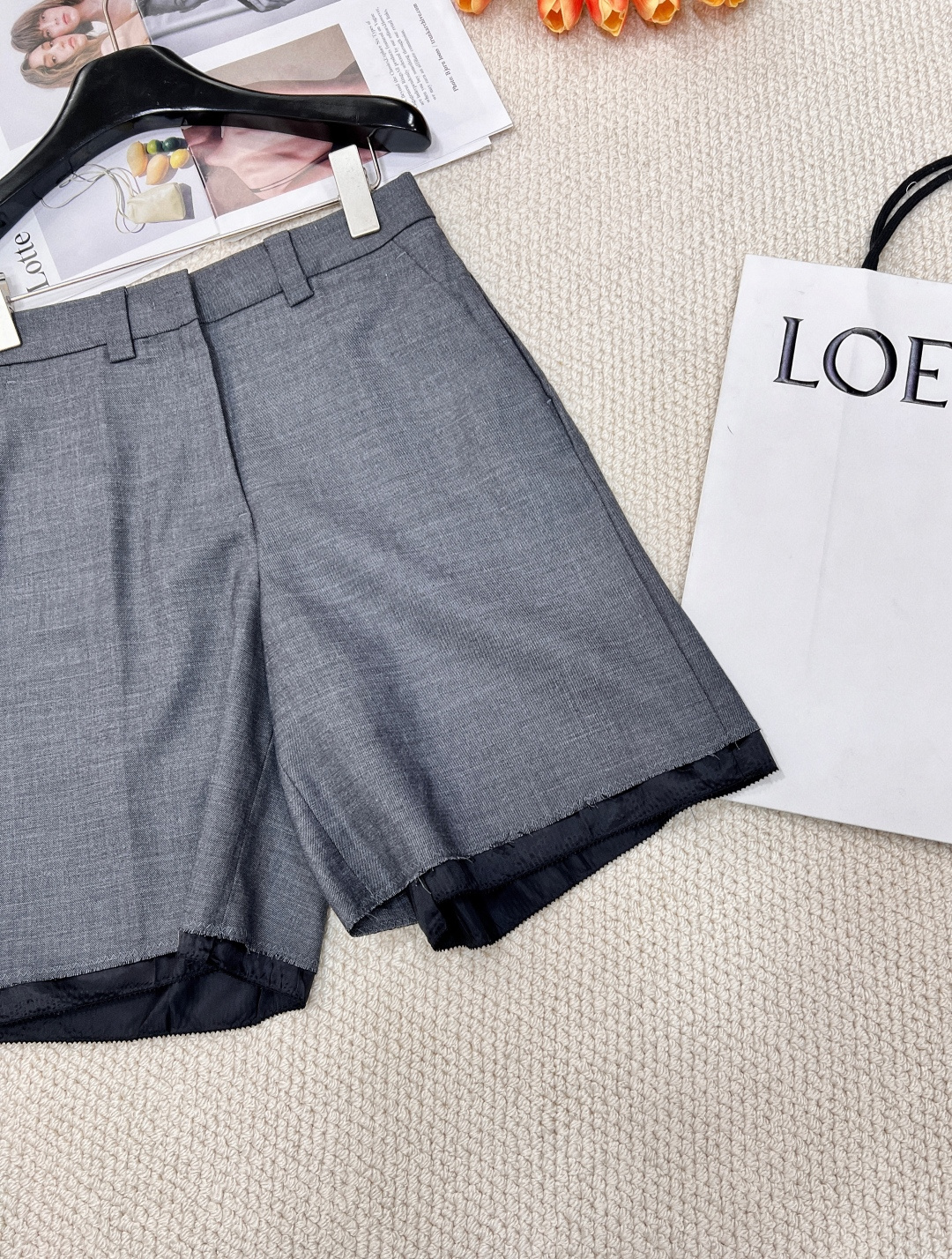 🆕 MIUMIU 字母logo贴片刺绣双口袋五分西裤妥妥的减龄范 魔法学院风 单穿或者搭配T恤衬衫穿都好