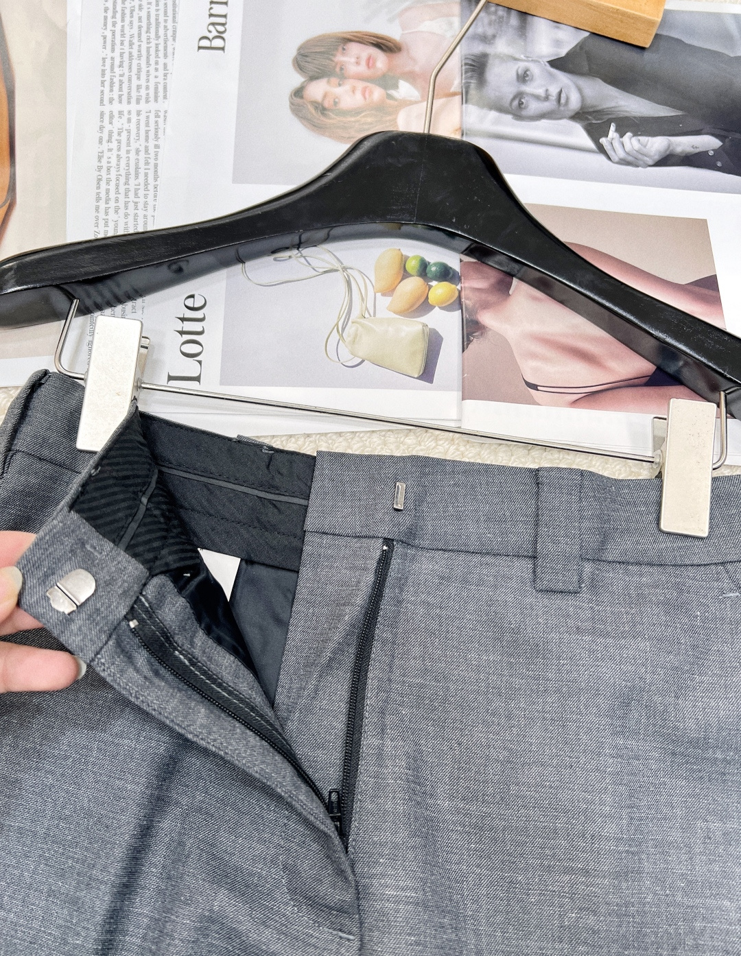 🆕 MIUMIU 字母logo贴片刺绣双口袋五分西裤妥妥的减龄范 魔法学院风 单穿或者搭配T恤衬衫穿都好