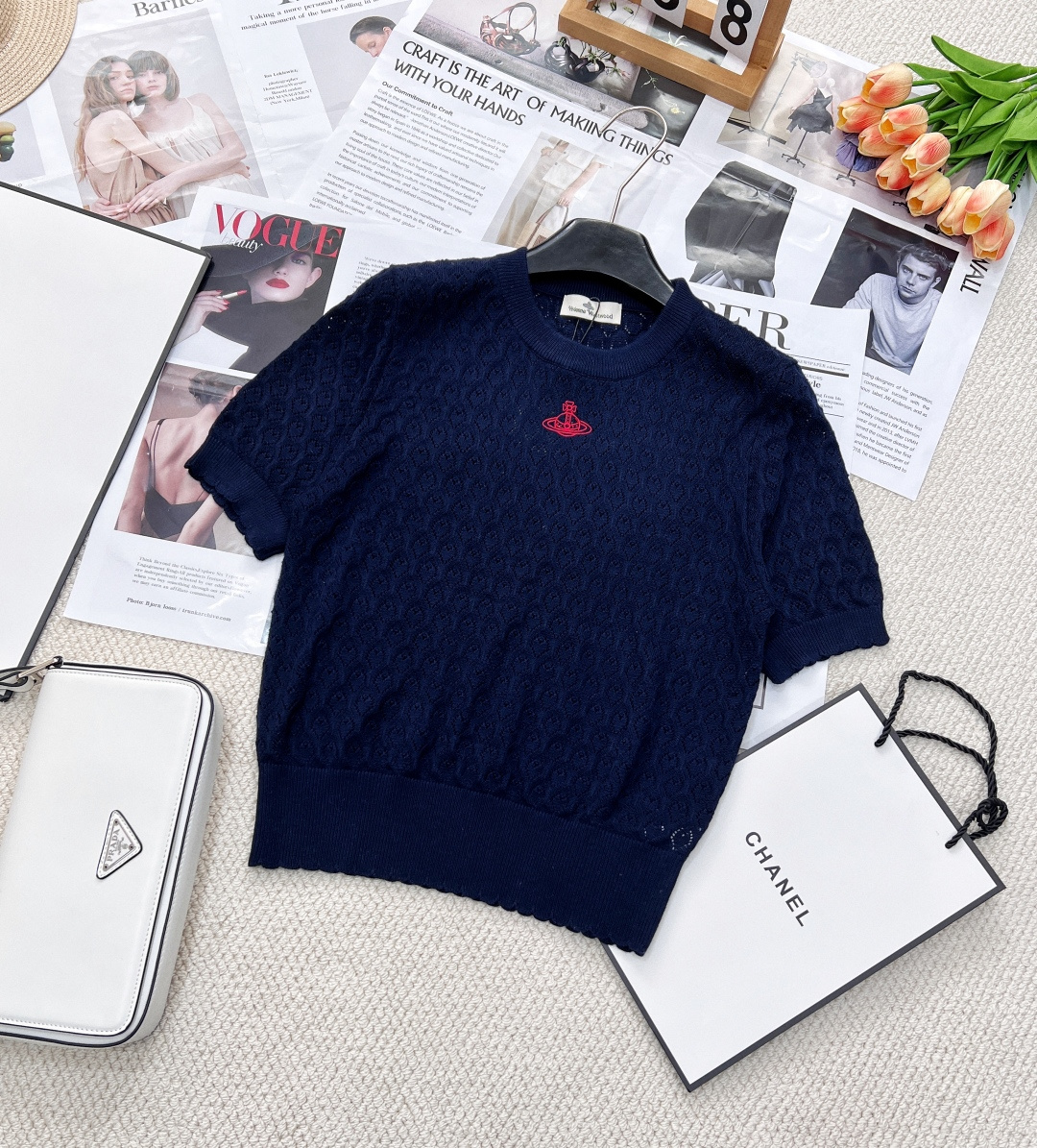 NO:324846,Saturn embroidered knitted short sleeves, this one is really beautiful and bubbling in spring and you have to wear this kind of product that can enhance your temperament. The bright and fashionable item must be woven by imported German machines. Ordinary machines cannot woven!  The fabric is super soft and delicate, and the drapes are very good. You will know the texture when you get it. The comfort and texture of the upper body are great. It is on sale in stock. It is simple and elegant and makes people feel like spring breeze~ Only when you really have the upper body do you know how slimming it looks. It is a versatile style. The style that will never get tired of wearing it is also the favorite style for daily wear!  Wear it and feel the romantic atmosphere of spring and summer~ a relaxed and comfortable high-end feeling. The upper body has an excellent temperament!  Three colors out size sml code, T-shirt,alexander wang19860909土星刺绣针织短袖,这款真的是美得冒泡春天里就要穿这种能抬人气质 明媚洋气的单品必须由德国进口机编织 普通机器根本织不出来！面料超级柔糯细腻 垂坠性非常好,到手就知道那种质感 上身舒适度和质感棒棒哒现货发售啦 简洁又大气让人看了如沫春风～ 这个版型真的上身才知道有多显瘦,百搭款 怎么穿都不会腻的款也是日常最爱穿的风格！ 穿上感受春夏的浪漫气息～轻松舒适的高级感 上身气质绝佳！三色出 尺码sml 编码,,T-shirt,alexander wang,Women's clothing