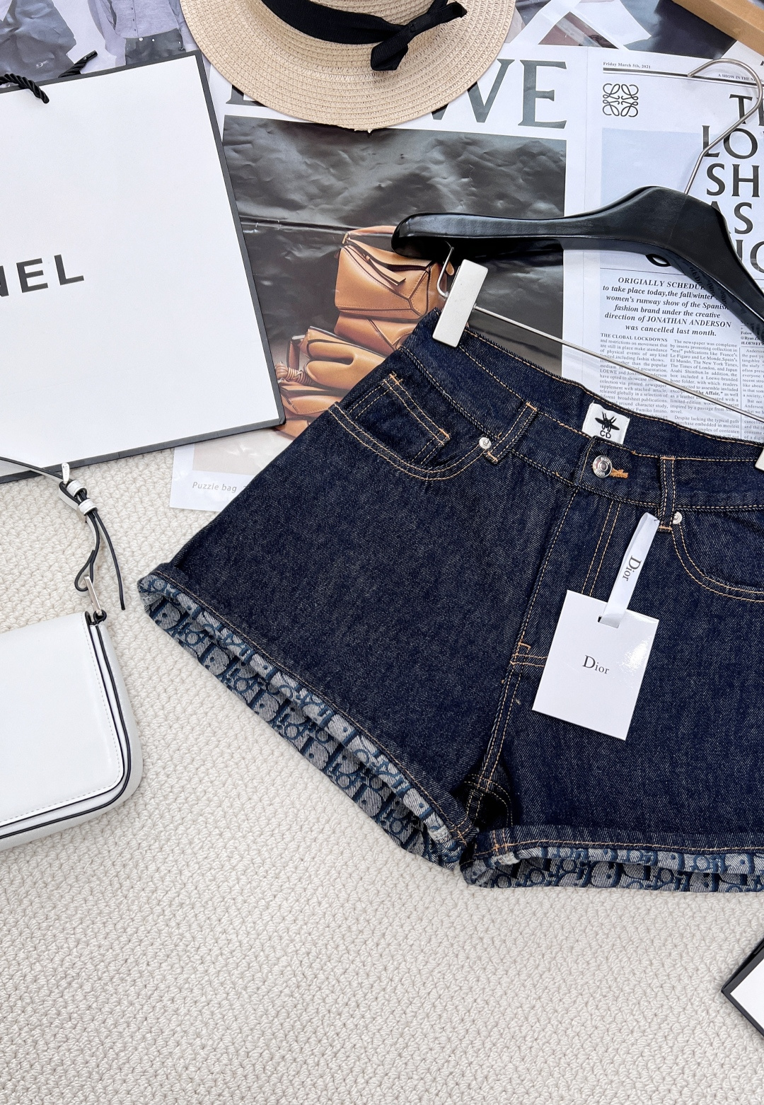 🆕DIOR2025新款新品内里老花印花翻边牛仔短裤，进口丹宁不掉色纯棉面料。DIOR这款牛仔短裤突显对经