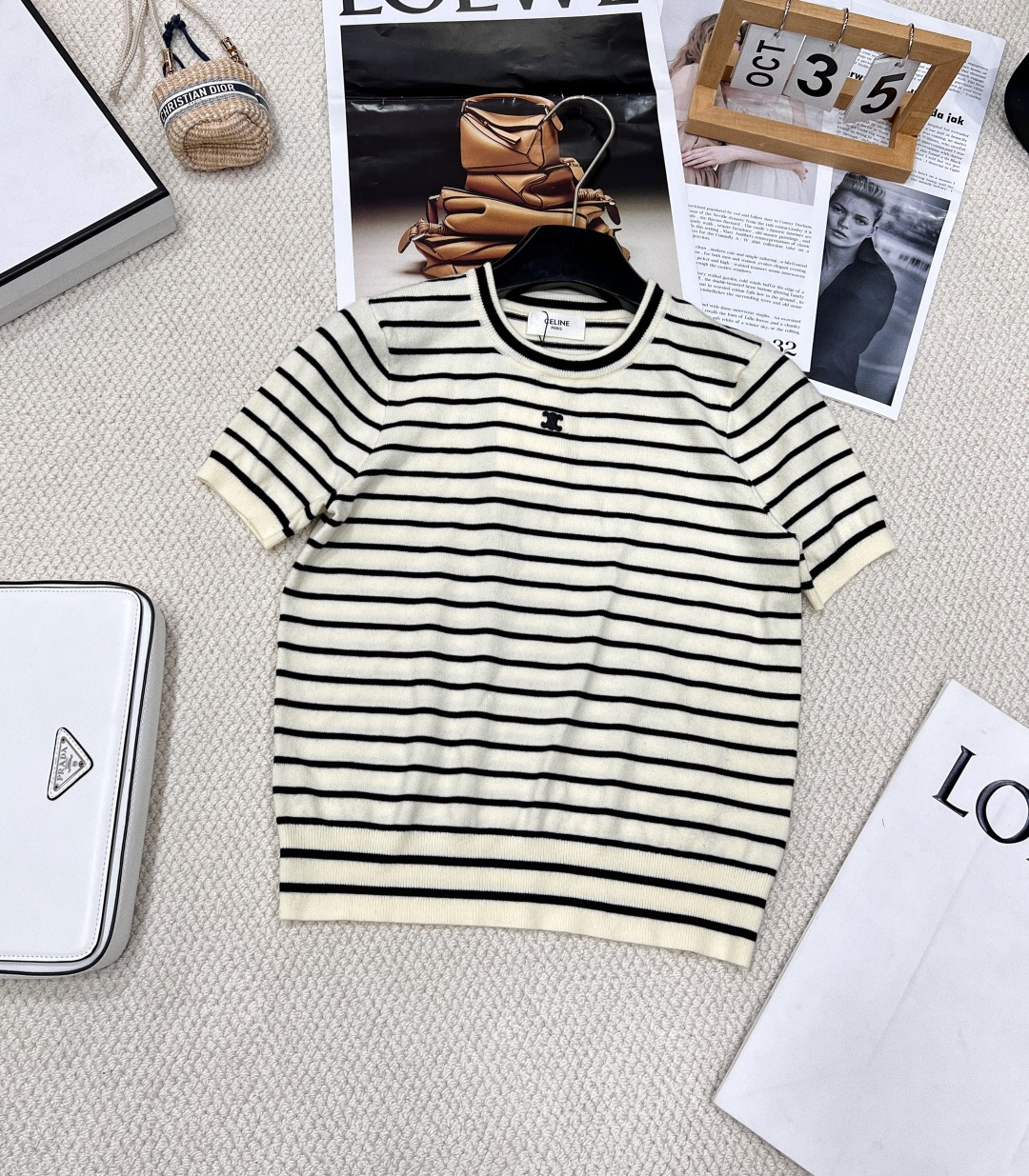 NO:325392,Celine's new embroidered logo striped knitted short sleeves, customized YB wool yarn weaving, fixed color and dyeing, perfect restored quality, soft and skin-friendly, comfortable and stylish, presenting obvious plush texture, more weight, sleeveless vest style, round neckline appropriate skin exposure, beautifying the proportion of head and shoulders, the striped edges are different from the body, forming a sense of layering, the whole body is intertwined with the Arc de Triomphe on the chest, the embroidered crochet decoration, the retro style is strong, the slim fitting style highlights the figure, playful, age-reducing, easy to control during daily travel or easy gathering, three-standard large-scale goods are shipped Size sml code,,celine, T-shirt, alexander wang19860909Celine新款刺绣徽标条纹针织短袖,定制YB羊毛纱线织造 定色定染 完美还原品相 柔软亲肤 舒适有型 呈现明显毛绒料质感更显份量 无袖背心版型 圆领领口恰当露肤 美化头肩比例更显瘦 条纹包边与大身走向相异 形成层次感 通体条纹交织胸前凯旋门徽标刺绣钩花装饰 复古风格强烈 修身版型突显身材 俏皮减龄显白 日常出行或轻松聚会轻松驾驭 三标齐全大货出 尺码sml 编码,,celine,T-shirt,alexander wang,Women's clothing