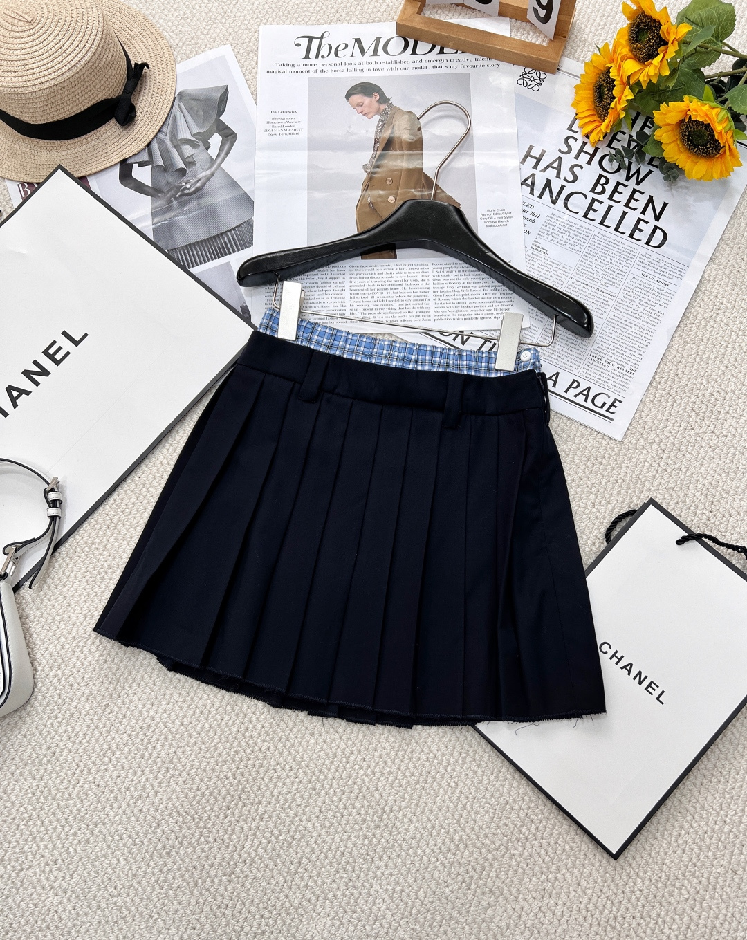 NO:325807,Top skirt Miumiu Spring and Summer new spliced ​​Polo top plaid pleated skirt suit, customized YB twill cotton material, comfortable and soft, fashionable outfit, short-sleeved top high-waisted skirt suit, neckline half-open button treatment, random adjustment, brand letter logo embellishment on the chest, low-key highlights the brand's personality charm. The collar cuffs of sky blue plaid shirt fabric collide with the color of the big body, rich design effect shows more texture, matching suit skirt, waist and abdomen fit more inclusive and slimming, hem heavy work feels full of weight, logo echoes up and down, comfortable and fashionable outfit, complete sets of outfits can be easily controlled for daily travel or leisure and entertainment, fashionable and relaxed, customized face accessories are complete, and can be shipped in one piece!  Size sml, miumiu, skirts,shirts,T-shirt,alexander wang19860909上衣半裙Miumiu春夏新款拼接Polo上衣格子拼接百褶半裙套装,定制YB斜纹全棉材质 舒适软糯 穿搭洋气 短袖上衣高腰半裙套装 领口半开襟钮扣处理 随意调节 胸前点缀品牌字母标识 低调彰显了品牌个性魅力 天蓝色格纹衬衫面料的领口袖口 与大身颜色相异形成碰撞 丰富的设计效果更显质感 搭配套装半裙 腰腹贴合更包容显瘦 下摆重工分量感十足 徽标上下呼应 穿搭舒适时尚 成套穿搭日常出行还是休闲娱乐 都能轻松驾驭 时尚松弛 定制面辅料三标齐全大货出,可单出！ 尺码sml,,miumiu,skirts,shirts,T-shirt,alexander wang,Women's clothing