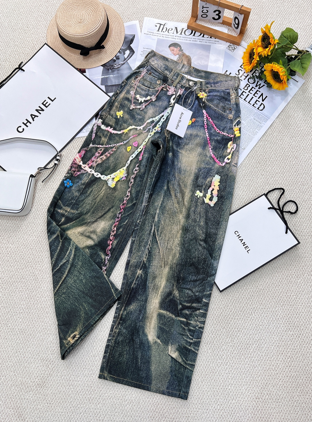 NO:325808,2025 early spring new Acne Studio*3D printed candy colored denim mid-trouser, AC yearly pants king, 1981M style upper body adaptability and control ability is absolutely easy, 3D printed illusion print, loose wide-leg style, front button and placket confinement, back LOGO micro-label patch, continues the gender-free neutral style, fashionable and practical wear at the same time, casual matching is full of personality, full of verticality, and super good style. After buying YB1 to 1 development, jeans have always been the darling of the fashion industry, and this wide-leg pants bring the perfect body proportion and infinite aura!  Wear it and you will instantly become the focus of street fashion!  Oil color, size 26 27 28 29 code, acne studios,dior,jeans,alexander wang198609092025早春新款Acne Studio*3D打印糖果彩色牛仔中裤 ,AC年度裤王上身,1981M的版型上身适配驾驭能力绝对轻松,3D打印错觉印花,宽松阔腿款式,正面纽扣和门襟禁锢,背面LOGO微标贴片,延续无性别主义中性风格,时髦和实穿同时兼备,随意搭配都个性十足,垂直感满分,版型超好,购入YB1比1开发,牛仔裤一直是时尚界的宠儿,而这款阔腿裤更是带来了完媄的身材比例和无限的气场！穿上它,你将瞬间成为街头时尚的焦点！油彩色、 尺码26 27 28 29 编码,,acne studios,dior,jeans,alexander wang,Women's clothing