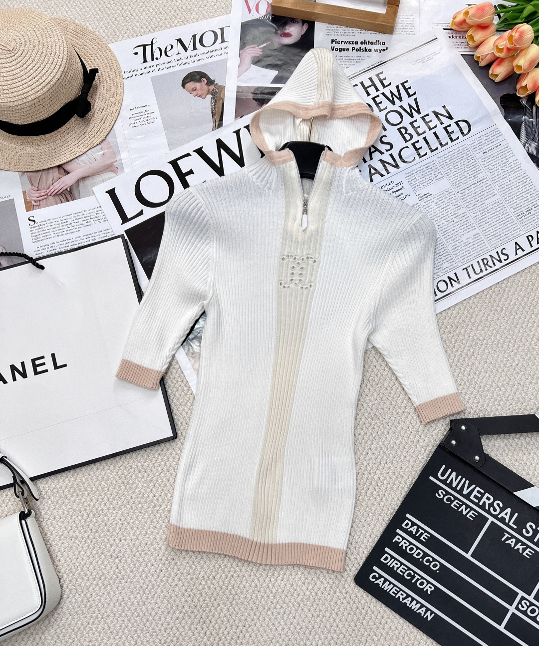 NO:317601,Chanel25C early spring new black and white piping hooded mid-sleeved knitted top | Exclusive yb development!  High-end production!  No matter how you wear the simple tone, you won't make mistakes, chest logo embellishment, atmospheric and soft, comfortable upper body, fabric slightly elastic and slim, it is a versatile and not picky combination. Any item looks good, easy to grasp, casual and lazy and casual temperament, complete three-standard large-scale products, size sml, chanel, hats, alexander wang19860909Chanel25C早春新款黑拼白滚边连帽中袖针织上衣丨独家yb开发！高版出品！简约调性怎么穿都不会出错 胸前logo点缀 大气柔软 上身舒适 面料微弹修身显瘦 属于百搭不挑人的一款搭配 任何单品都很好看 轻松拿捏 随性慵懒休闲气质 ,三标齐全大货出 尺码sml,,chanel,hats,alexander wang,Women's clothing