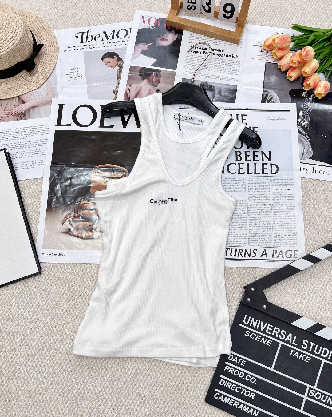 NO:317587,Dior Spring and Summer New Two-piece Cotton Vest, Customized YB native cotton material, comfortable and easy to wear, full of elasticity, Two-piece irregular vest tailoring, top full-body vertical pit strip texture, chest embroidery depicts the brand letter logo, highlights high-end style, matched with two-piece multi-shoulder strap design, adds casual and fashionable sense of workwear, YB developed vest, inner sewing needle treatment, disassembles two-piece outfits, differentiate the market car dead version, no YB can find and handle details, can be matched with the same series of work clothes trousers, complete set of upper body, the best choice for daily casualness, fashionable and fashionable, customized surface accessories, three standards, two colors, size sml,,dior,alexander wang19860909Dior春夏新款两件套全棉背心,定制YB原生全棉材质 舒适好穿 弹力十足 两件套不规则背心剪裁 上衣通体竖坑条纹理 胸前刺绣描绘品牌字母徽标 凸显高级格调 配合两件多肩带设计 增添工装休闲时尚感 YB开发的背心 内里缝针处理 拆掉就可分开两件穿搭 区别市场车死版本 无YB没办法发现与处理的细节 可搭配同系列工装长裤 成套上身 日常休闲的不二之选 时髦洋气 定制面辅料、三标齐全两色出 尺码sml,,dior,alexander wang,Women's clothing