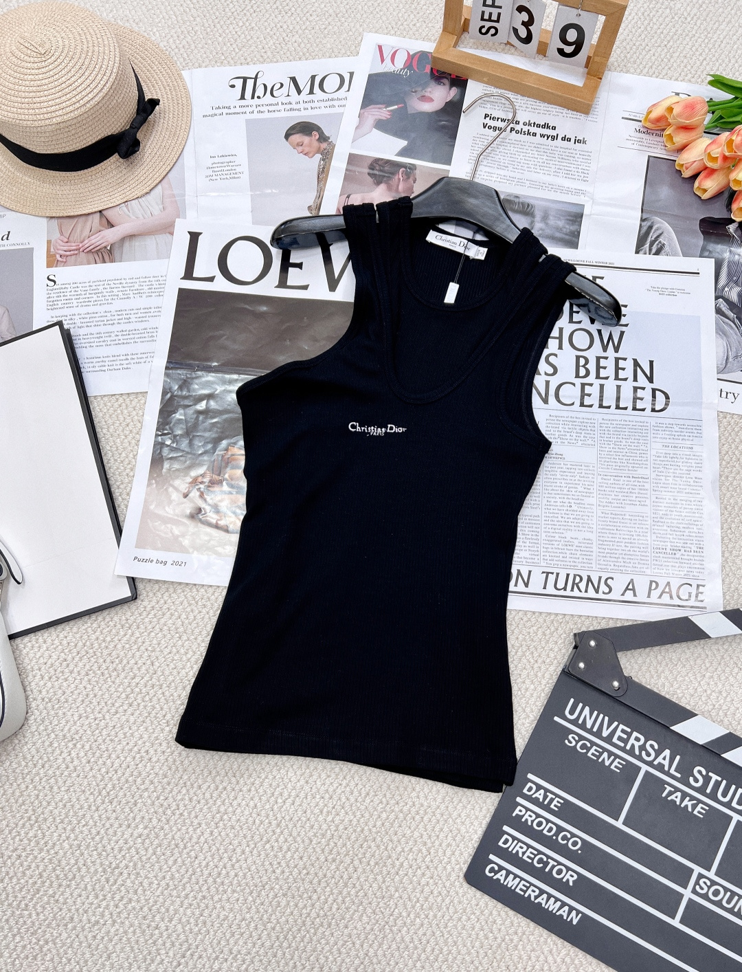 NO:317583,Dior Spring and Summer New Two-piece Cotton Vest, Customized YB native cotton material, comfortable and easy to wear, full of elasticity, Two-piece irregular vest tailoring, top full-body vertical pit strip texture, chest embroidery depicts the brand letter logo, highlights high-end style, matched with two-piece multi-shoulder strap design, adds casual and fashionable sense of workwear, YB developed vest, inner sewing needle treatment, disassembles two-piece outfits, differentiate the market car dead version, no YB can find and handle details, can be matched with the same series of work clothes trousers, complete set of upper body, the best choice for daily casualness, fashionable and fashionable, customized surface accessories, three standards, two colors, size sml,,dior,alexander wang19860909Dior春夏新款两件套全棉背心,定制YB原生全棉材质 舒适好穿 弹力十足 两件套不规则背心剪裁 上衣通体竖坑条纹理 胸前刺绣描绘品牌字母徽标 凸显高级格调 配合两件多肩带设计 增添工装休闲时尚感 YB开发的背心 内里缝针处理 拆掉就可分开两件穿搭 区别市场车死版本 无YB没办法发现与处理的细节 可搭配同系列工装长裤 成套上身 日常休闲的不二之选 时髦洋气 定制面辅料、三标齐全两色出 尺码sml,,dior,alexander wang,Women's clothing