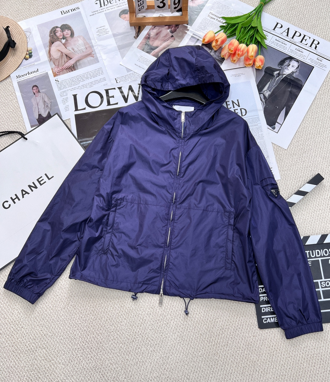 NO:317565,New spring and summer Prada hooded windbreaker with sun protection jacket Customized ultra-thin sun protection fabric texture like silk, breathable and comfortable, not stuffy at all, the basic style is versatile, smooth and super comfortable!  Simple solid color matching triangle embellishment Simple and not monotonous upper body casual and fashionable Details A strong sunshine and sporty atmosphere ~ two colors are outstanding SML, Prada, Jackets & coats, Hats, Alexander wang19860909春夏新款 Prada 连帽风衣系防晒外套 定制超薄的防晒面料 质感宛若蚕丝 透气又舒适 完全不会闷热难受 基础型版型特百搭 丝丝滑滑超级舒服！ 简约的纯色搭配三角标点缀 简约不单调 上身休闲时尚 细节 可盐可甜的一款 浓浓的阳光运动气息～两色出 尺码sml,,prada,jackets & coats,hats,alexander wang,Women's clothing