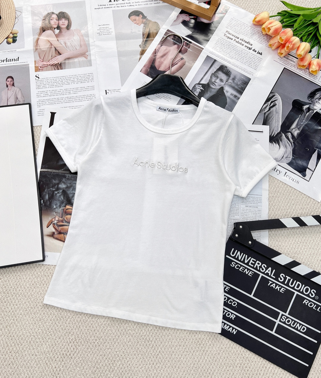 NO:317553,Acne studios letter embroidered round neck women's short-sleeved T-shirt, embroidered with the seasonal style Acne studios brand logo pattern, low-key and textured. The favorite dressing style of internet celebrities and celebrities. This silhouette and style are cut with a fashionable tone in the bones. Integrate it into life. The cut is simple and elegant, versatile and durable and fashionable. It is a piece that you can't put down!  Exquisite and versatile, very slim, three-standard complete large-scale products Size sml, acne studios,dior,T-shirt,tees,t-shirt,alexander wang19860909Acne studios字母刺绣圆领女短袖T恤,,刺绣有当季风格Acne studios品牌徽标图案 低调很有质感 网红明星明星最爱的穿搭风格这种廓形那种造型裁剪 透着骨子里的时髦腔调 把它融入到生活里去 裁剪简洁而优雅 百搭耐看且时髦 爱不释手的一件 ！精致百搭 非常显瘦,三标齐全大货出 尺码sml,,acne studios,dior,T-shirt,tees，t-shirt,alexander wang,Women's clothing