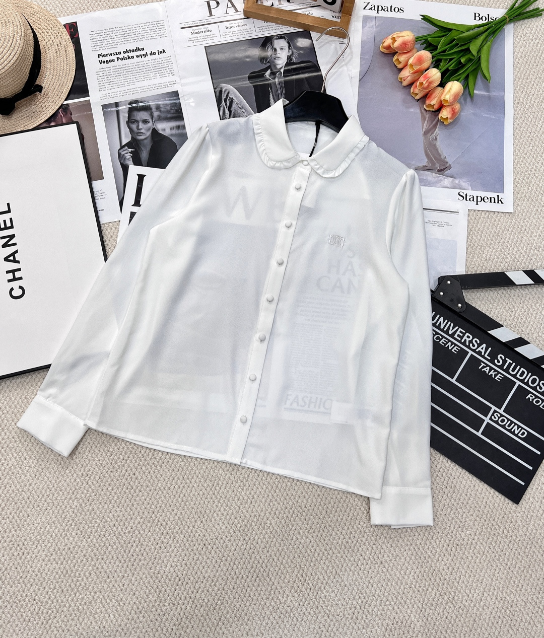 NO:317552,Celine Frilled Doll Collar Letter Embroidered Logo Shirt with a Satin Texture Fabric!  Temperament dolls, exquisite design, age-reducing girlish style, chaebol daughter-in-law French elegant style is not picky, the upper body is super beautiful, French elegant temperament is noble, three-standard large goods are available Size sml, celine,shirts, silk fabric, alexander wang19860909Celine 压褶边娃娃领字母刺绣logo衬衫 绸缎质感面料超赞！ 气质娃娃领真,设计精致减龄少女风,财阀千金法式优雅版型不挑人 上身超好看 法式优雅气质高贵,三标齐全大货货出 尺码sml,,celine,shirts,silk fabric,alexander wang,Women's clothing