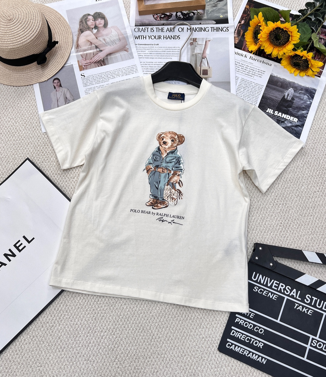 NO:318391,RalphLauren polo Bear series printed short-sleeved T-shirt, cute Bear printed short-sleeved tee~ treasure item!  Completely matched with retro colors~ The classic style with a slim fit and slightly looseness adopts a slim shoulder-facing design. Combined with the slim fit, it can cleverly beautify the shoulder and neck lines to make the back look thinner. The paper feels like déjà vu, making people look upright and energetic, without any sense of fatigue!  Basic items can easily match high-end styles. They are items that fashionable people cannot miss. Size sml, loro piano, T-shirt, tees, t-shirt, alexander wang19860909RalphLauren polo 小熊系列印花短袖T恤,可爱小熊印花短袖tee～宝藏单品！复古配色完全拿捏～ 修身略带微微宽松度的经典版型,采用了显瘦正肩设计 结合修身版型,能巧妙美化肩颈线条让背部看起来更纤薄 纸片人既视感,显得人挺拔有精气神 丝毫没有倦怠感！ 基础款单品就能轻松搭出高级感 是时髦精们不可错过的单品 尺码sml,,loro piana,T-shirt,tees，t-shirt,alexander wang,Women's clothing