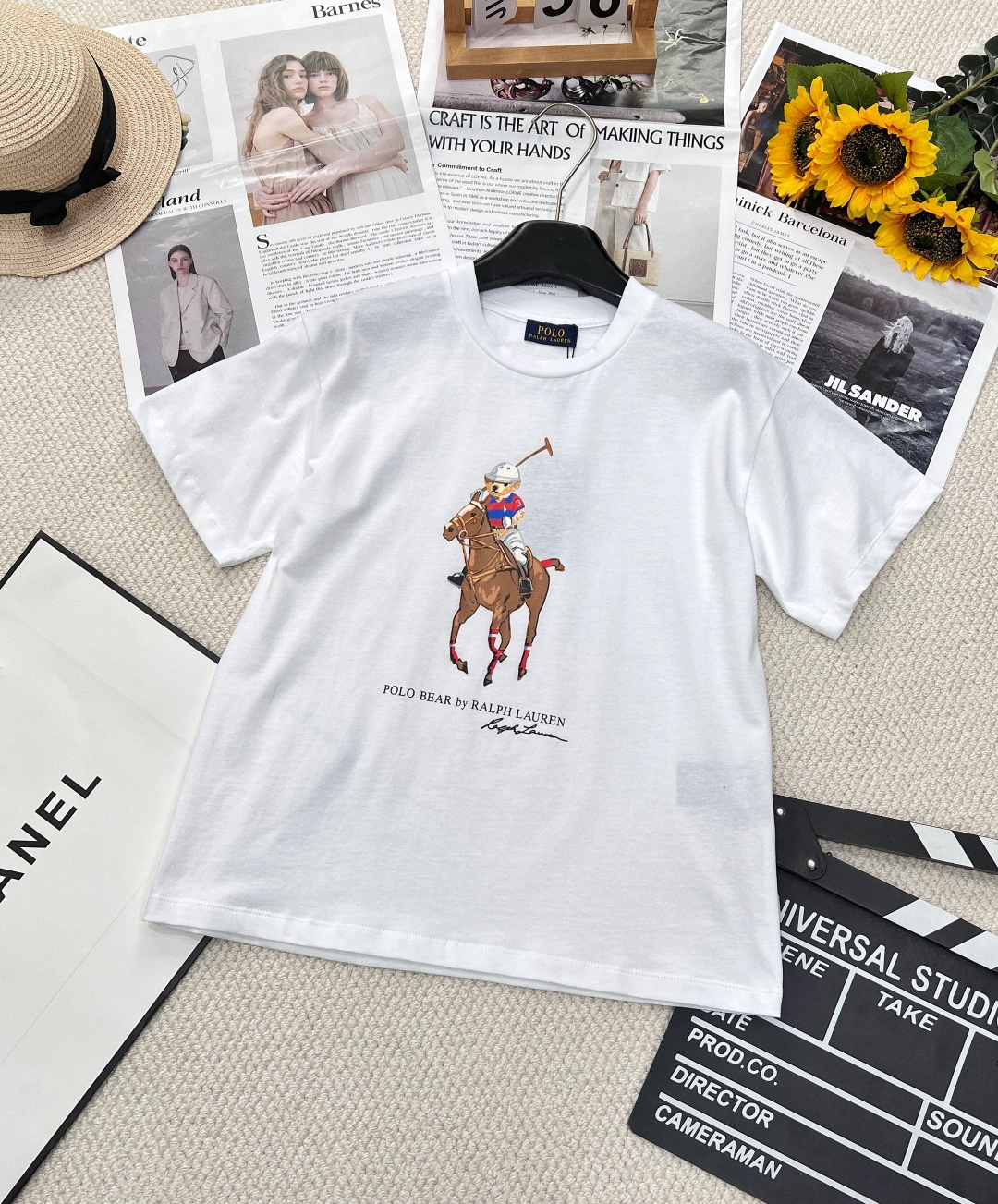 NO:318388,The classic T-shirt print of Ruff Lauren, this basic round neck short sleeve is so versatile!  Simple, classic and basic style, low-key high-end style, war horse print, very fine workmanship, super high-end style, everyone has one, it is really a lazy and casual item!  The simpler the thing, the higher the requirements for craftsmanship and style, the slimming it will make you look slimmer when worn. It is moderate in length and easy to match with any bottom. It is a dreamy love that is not picky about people, figure, or skin tone, and you can't bear to take it off when you wear it!  Two colors and three standards are complete and large-scale products are available. Size sml, T-shirt, alexander wang19860909拉夫劳伦战马印花经典款T,这个基础圆领短袖太百搭了吧！简单经典基础款 低调的高级感 战马的印花 做工很精细 一眼高级搭配性超高 人手一件 真的是很爱慵懒随意感的单品！越简单的的东西对工艺和版型的要求就越高穿起来也很显瘦 长度适中 和任意下装都好搭 属于不挑人不挑身材不挑肤色,穿上就舍不得脱掉的那种梦中情T啊！两色出三标齐全大货出 尺码sml,,T-shirt,alexander wang,Women's clothing
