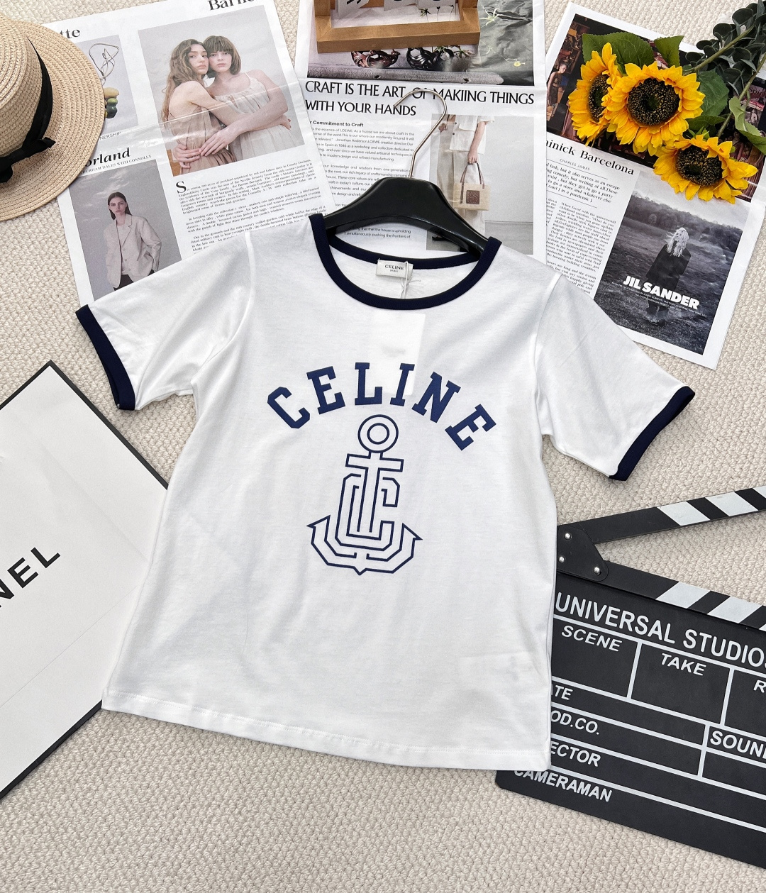 NO:318411,CELINE Simple alphabet Arc de Triomphe printed short-sleeved T-shirt is made of classic 26-prong cotton single-sided plain fabric. Cotton is soft and comfortable, light and breathable. Customized contrasting edging technology. Temperate girlish style. Age-reducing and fashionable item!  Simple and high-recognition, retro, fashionable and versatile, contrasting colors are very good, and look particularly high-end and white. Wearing them to reduce age, girlishly, simple letter logo T-shirt, contrasting colors, round neckline, lively and cute, and they are also very versatile when worn alone or in-house!  The elegant texture of casual retro classic Arc de Triomphe logo elements are practical and fashionable academy series | Unlimited youth, effortless to create a college style. The temperament is instantly improved, allowing you to stand out from the crowd. Three colors are out sizes sml, celine, T-shirt,tees, t-shirt,alexander wang19860909CELINE 简约字母凯旋门印花短袖T恤 采用经典的26支全棉单面平纹面料 棉质柔软舒适且轻薄透气 定制撞色包边工艺 气质少女风 减龄又时髦单品！ 简约高辨识度 复古时髦又百搭 撞色很好看 显得特别高级显白 穿上减龄少女感 简洁的字母logoT恤 撞色圆领尽显活泼可爱 单穿或者内搭也都特百搭！ 随性复古的高级质感 经典凯旋门标识元素实用且时髦学院系列 ｜无限青春 不费力营造学院风. 气质瞬间提升,让你在人群中脱颖而出.三色出 尺码sml,,celine,T-shirt,tees，t-shirt,alexander wang,Women's clothing