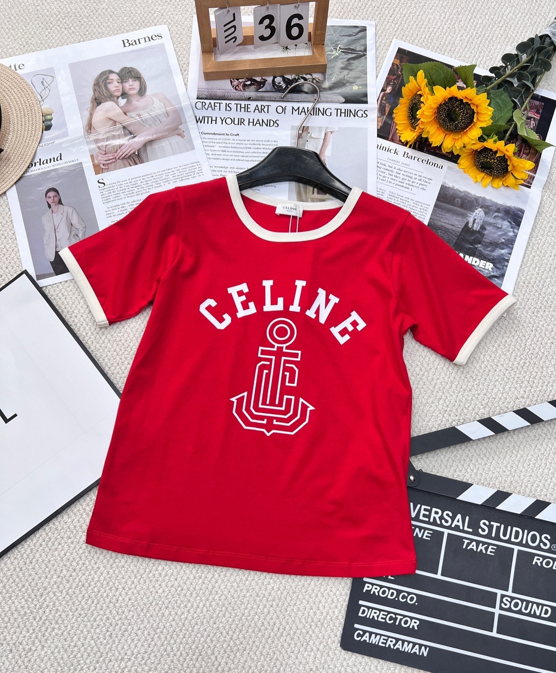 NO:318408,CELINE Simple alphabet Arc de Triomphe printed short-sleeved T-shirt is made of classic 26-prong cotton single-sided plain fabric. Cotton is soft and comfortable, light and breathable. Customized contrasting edging technology. Temperate girlish style. Age-reducing and fashionable item!  Simple and high-recognition, retro, fashionable and versatile, contrasting colors are very good, and look particularly high-end and white. Wearing them to reduce age, girlishly, simple letter logo T-shirt, contrasting colors, round neckline, lively and cute, and they are also very versatile when worn alone or in-house!  The elegant texture of casual retro classic Arc de Triomphe logo elements are practical and fashionable academy series | Unlimited youth, effortless to create a college style. The temperament is instantly improved, allowing you to stand out from the crowd. Three colors are out sizes sml, celine, T-shirt,tees, t-shirt,alexander wang19860909CELINE 简约字母凯旋门印花短袖T恤 采用经典的26支全棉单面平纹面料 棉质柔软舒适且轻薄透气 定制撞色包边工艺 气质少女风 减龄又时髦单品！ 简约高辨识度 复古时髦又百搭 撞色很好看 显得特别高级显白 穿上减龄少女感 简洁的字母logoT恤 撞色圆领尽显活泼可爱 单穿或者内搭也都特百搭！ 随性复古的高级质感 经典凯旋门标识元素实用且时髦学院系列 ｜无限青春 不费力营造学院风. 气质瞬间提升,让你在人群中脱颖而出.三色出 尺码sml,,celine,T-shirt,tees，t-shirt,alexander wang,Women's clothing