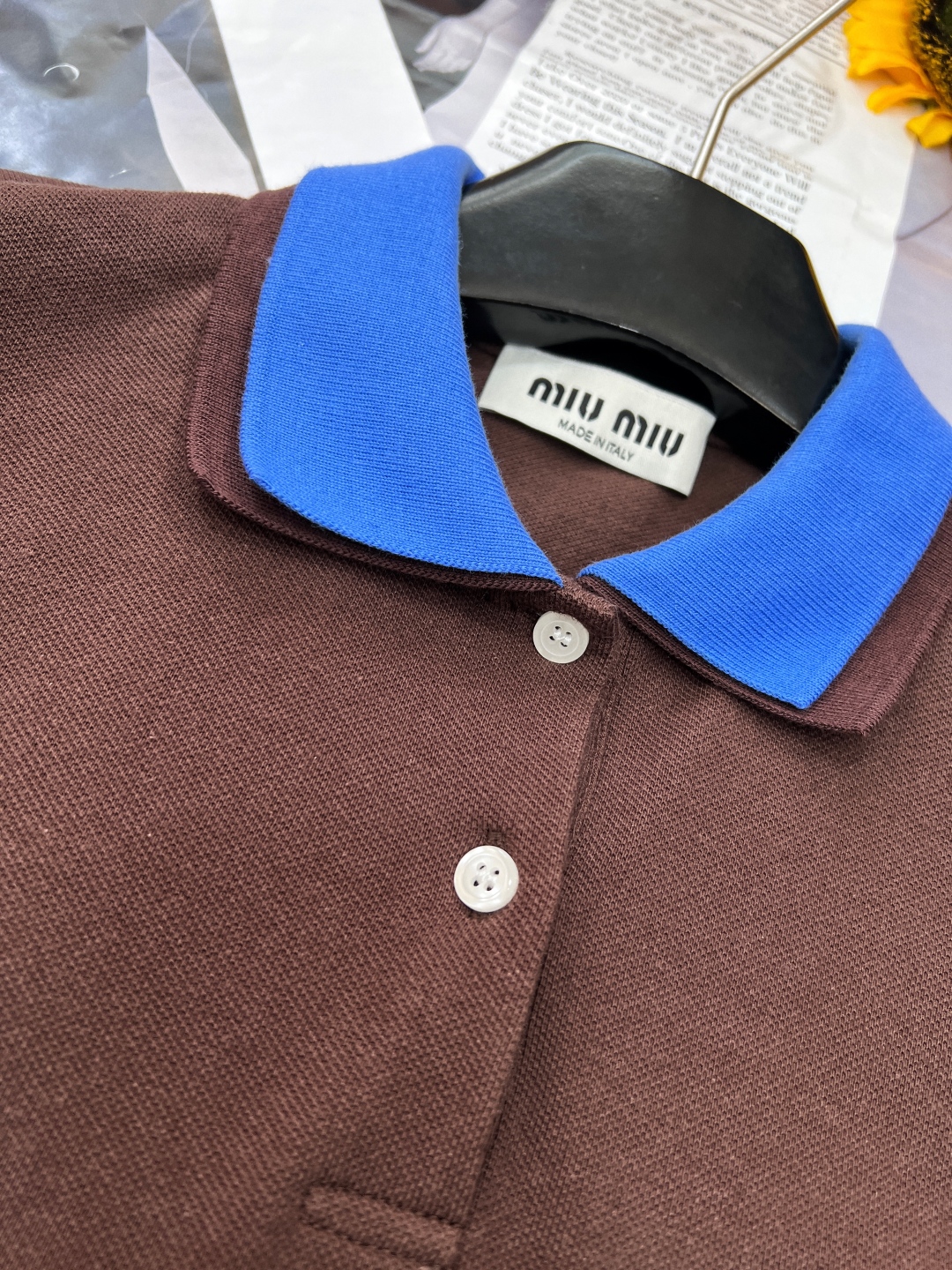 🆕MiuMiu25Ss春夏新款撞色双层领设计定位刺绣字母polo衫，定制配色罗纹领时髦又高级!纯棉刺绣字
