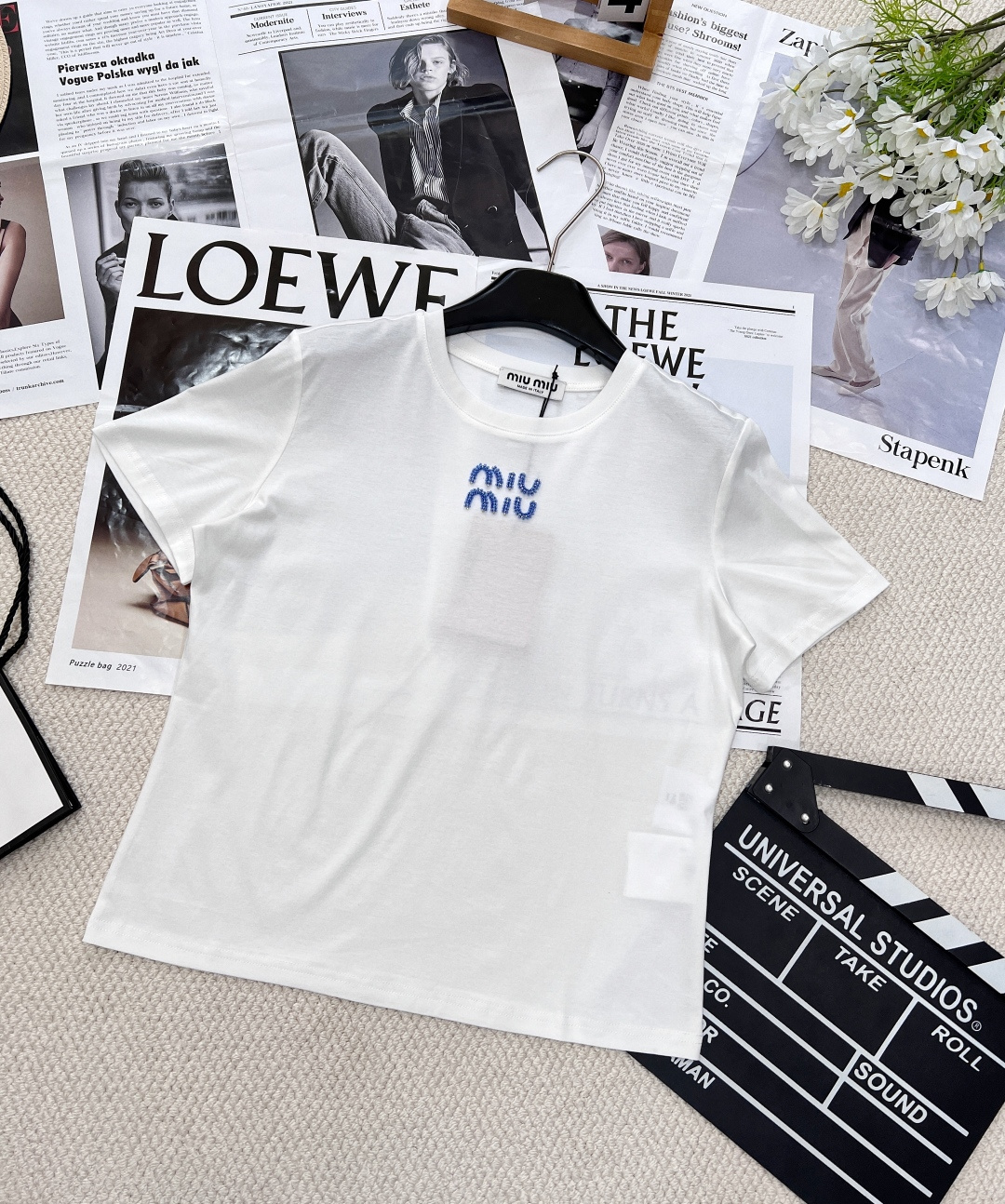 NO:318357,MIUMIU Beaded Letter Short-sleeved T-shirt, the classic letter design is matched with shining bead elements, which reveals a sense of luxury in simplicity, easily enhancing the fashion of the overall shape. Whether it is a daily street or a casual party, you can become the focus. The details of the beads add a sense of luxury and show a unique taste. The simple design is easy to match, and it can be easily controlled whether it is jeans or skirts. The beads are embellished in the sun, instantly enhancing the highlights of the overall shape. Wear the Miumiu Beaded Letter Short-sleeved T-shirt to easily create a summer look that coexists with fashion and elegance!  Size sml, miumiu, skirts, jeans, T-shirt, tees, t-shirt, alexander wang19860909MIUMIU 钉珠字母短袖T恤,经典的字母设计搭配闪耀的钉珠元素,简约中透露着奢华感,轻松提升整体造型的时尚度.无论是日常出街还是休闲聚会,都能让你成为焦点. 钉珠细节增添高级感,彰显独特品味.简约设计易于搭配,无论是牛仔裤还是半身裙都能轻松驾驭. 钉珠点缀在阳光下熠熠生辉,瞬间提升整体造型的亮点. 穿上Miumiu钉珠字母短袖T恤,轻松打造时尚与优雅并存的夏日造型！ 尺码sml,,miumiu,skirts,jeans,T-shirt,tees，t-shirt,alexander wang,Women's clothing