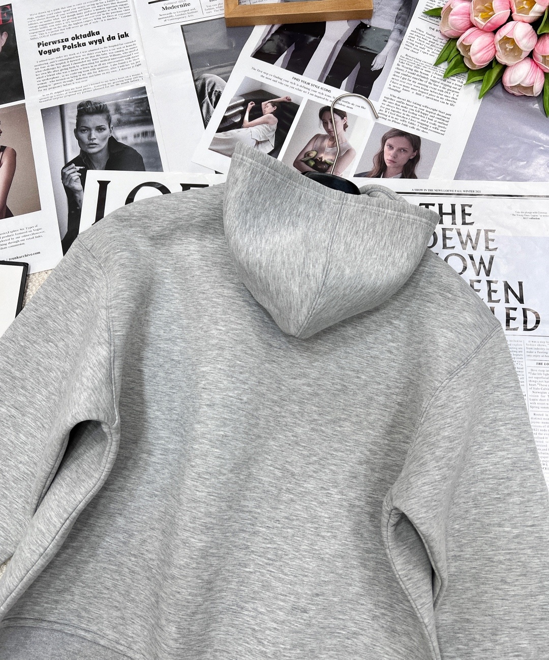 🆕MiuMiu太空棉连帽卫衣外套简单又精致!空气层自带廓形~简简单单就足够好看,空气层面料 有厚度 自带