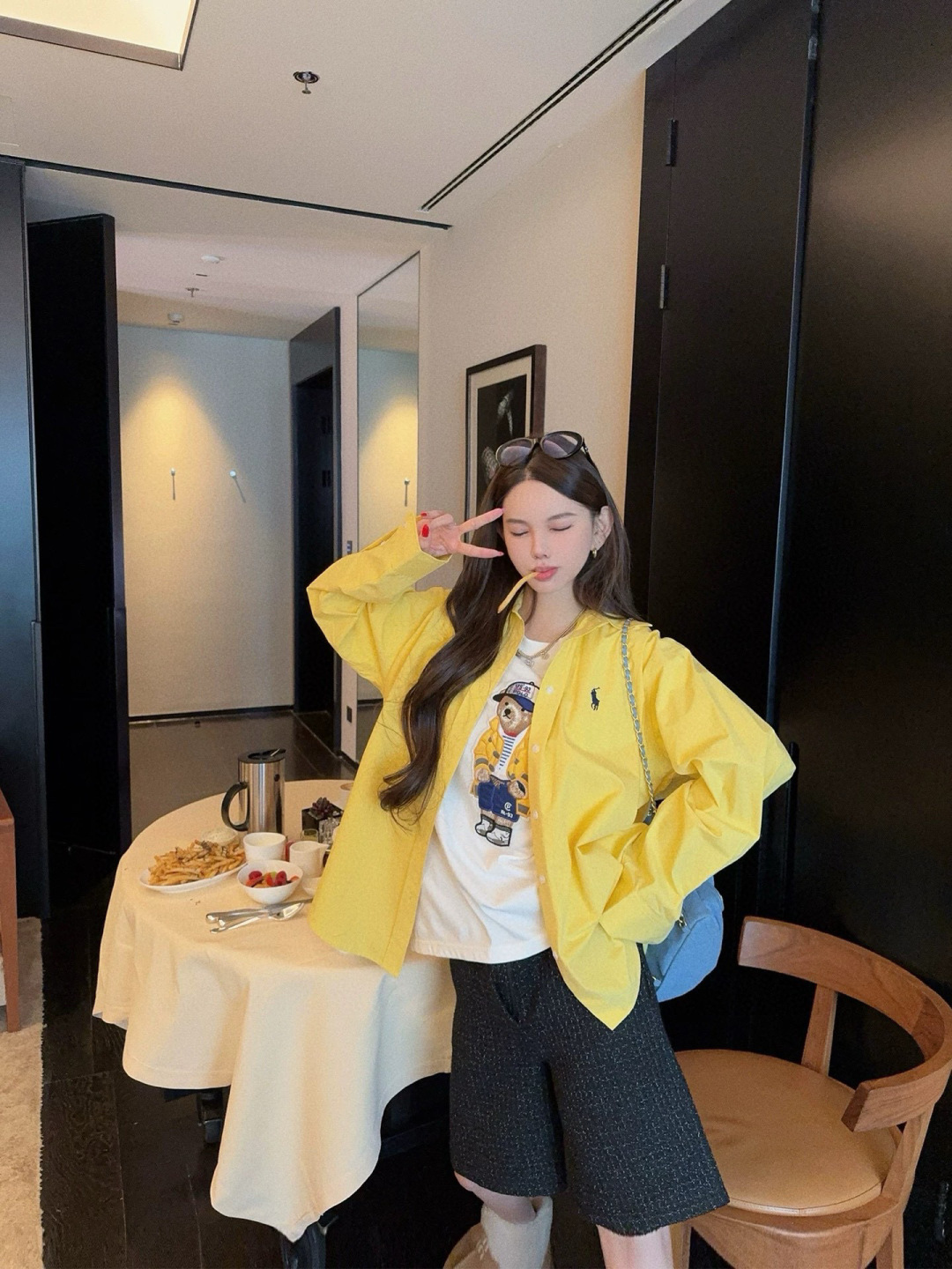 NO:621665,If I have to define a color for spring and summer, I think this bright yellow should come out of the circle first. The saturation and lightness are just right. It makes the upper body look brighter and brighter. It makes my mood instantly brighter. And compared to bright yellow, I prefer to call it wealth yellow. We must have wealth and good luck this year! ,,alexander wang19860909如果非要给春夏定义颜色 那我觉得这个明黄色得先出圈 饱和度和明度都拿捏得刚刚好 上身很提气色 一整个显白元气住了 感觉心情都能跟着瞬间明媚 而且比起明黄色 我更愿意称之为发财黄hhh 今年的富贵好运咱们必須有！,,alexander wang,Women's clothing