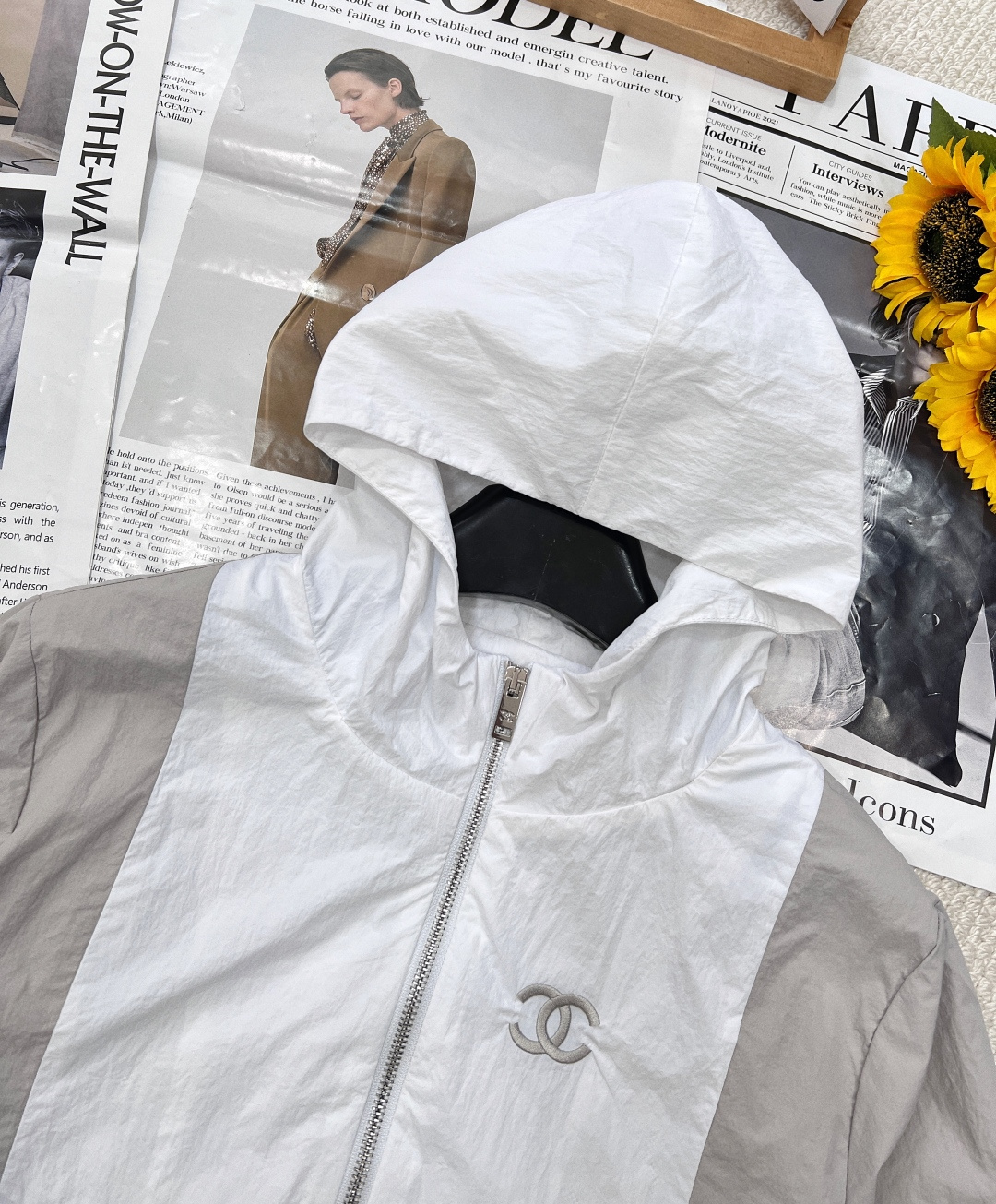 🆕春夏新款 Chanel 小香风休闲运动防晒套装重磅❕时尚运动防晒衣套装两件套衣身上做有拼接设计加上立体