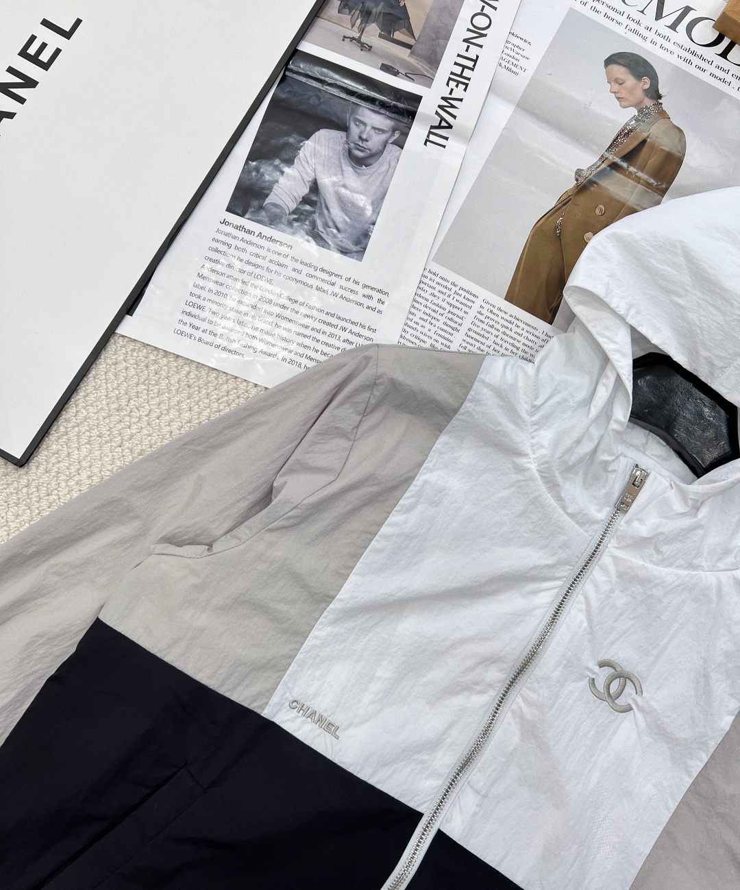 🆕春夏新款 Chanel 小香风休闲运动防晒套装重磅❕时尚运动防晒衣套装两件套衣身上做有拼接设计加上立体