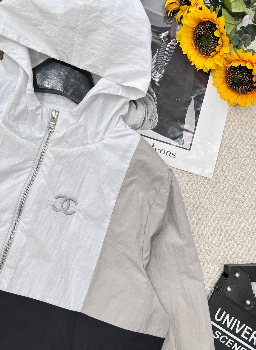 🆕春夏新款 Chanel 小香风休闲运动防晒套装重磅❕时尚运动防晒衣套装两件套衣身上做有拼接设计加上立体