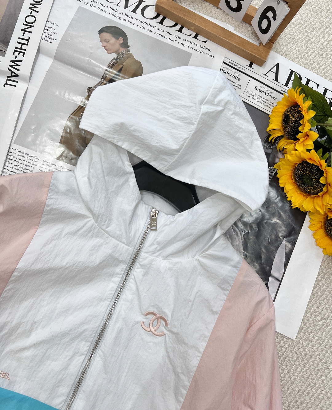 🆕春夏新款 Chanel 小香风休闲运动防晒套装重磅❕时尚运动防晒衣套装两件套衣身上做有拼接设计加上立体