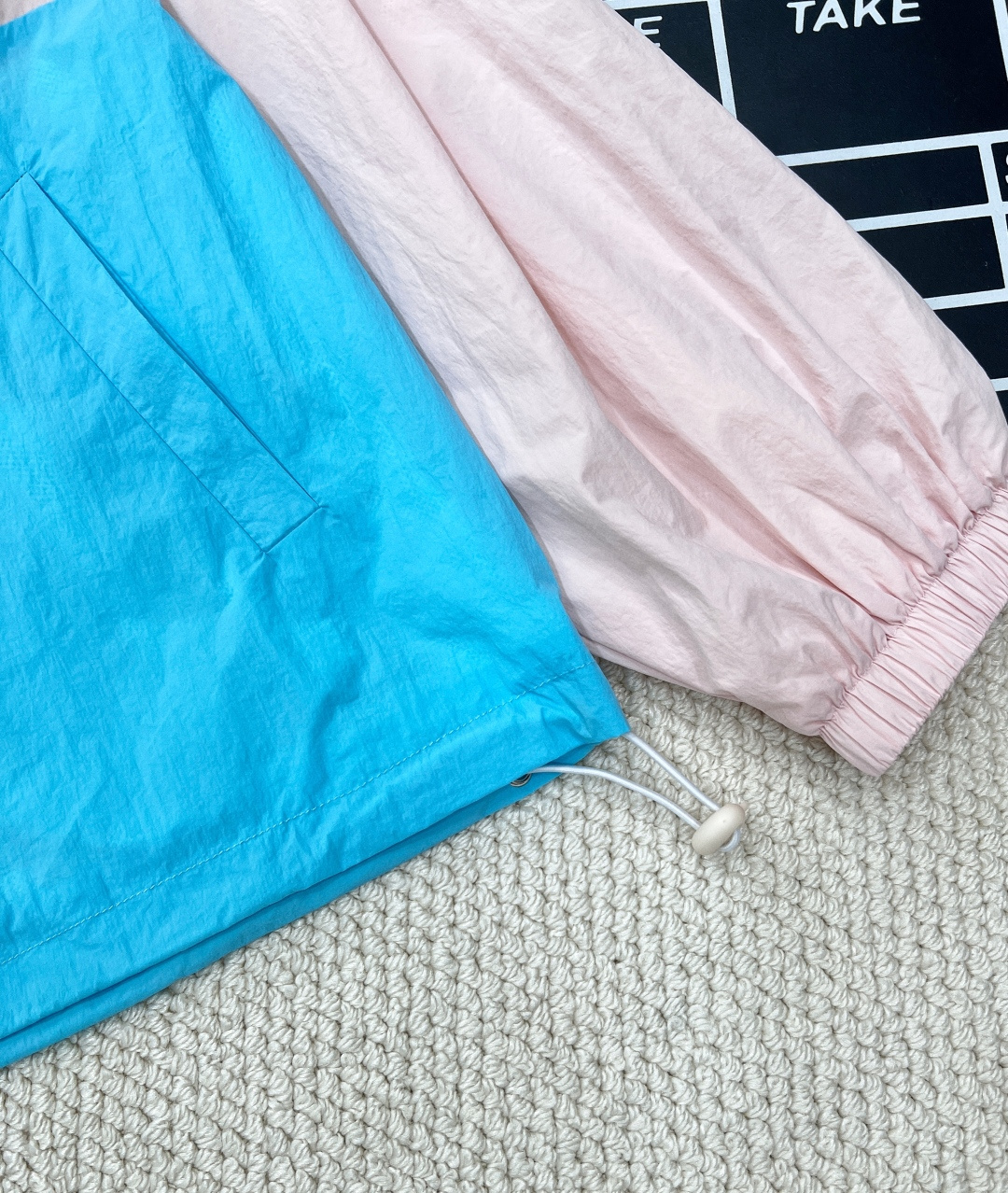 🆕春夏新款 Chanel 小香风休闲运动防晒套装重磅❕时尚运动防晒衣套装两件套衣身上做有拼接设计加上立体