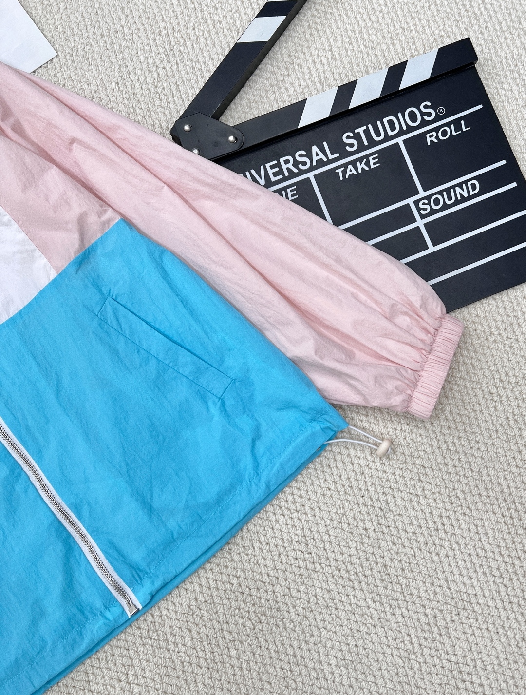 🆕春夏新款 Chanel 小香风休闲运动防晒套装重磅❕时尚运动防晒衣套装两件套衣身上做有拼接设计加上立体