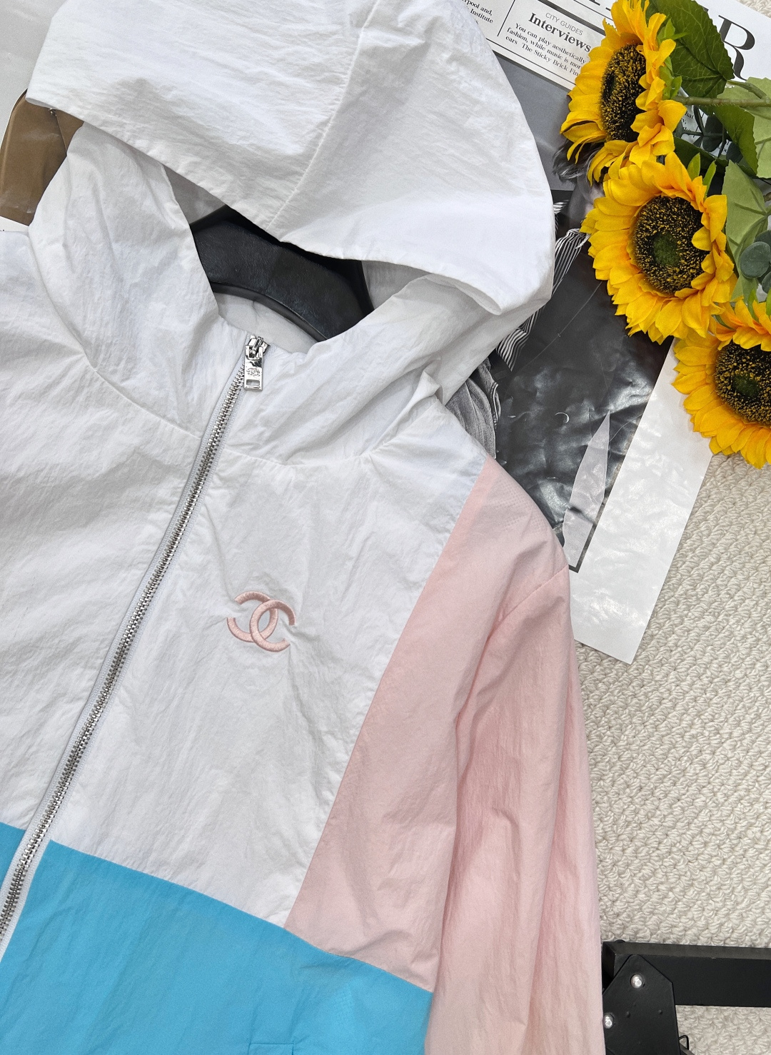 🆕春夏新款 Chanel 小香风休闲运动防晒套装重磅❕时尚运动防晒衣套装两件套衣身上做有拼接设计加上立体