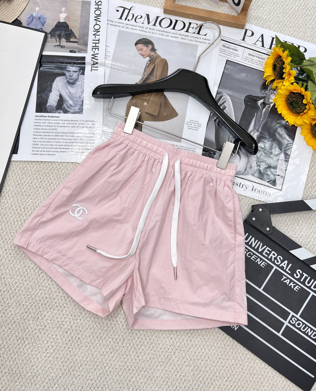 NO:417067,New spring and summer Chanel Xiaoxiang style casual sports sun protection suit Heavy and fashionable sports sun protection suit Two-piece set The body of the suit is spliced ​​with three-dimensional letter embroidery to increase the styling ~ The design is full, the whole body is matched harmoniously. Shorts are high-waisted and elastic, modify the waist, and adapt to the waist size. The zipper sun protection jacket is made of a loose fit, covering the flesh and making it look slimming~ The shorts are made of pocket design, which is easy to carry. This set saves a lot of matching troubles when going out, and it is relaxed and has a tone!  The material is light and thin, maintaining the comfort of the upper body. The contrasting color design is rich in layers, simple and atmospheric, and it looks great when worn. I don’t want to dress up too much when going out every day. A simple jacket + shorts + sunglasses is OK!  A sporty young girl, two colors and one set of size sml code, chanel, shorts, jackets & coats, alexander wang19860909春夏新款 Chanel 小香风休闲运动防晒套装 重磅时尚运动防晒衣套装两件套 衣身上做有拼接设计加上立体字母刺绣,增加造型感~设计感十足,整身搭配狠和谐 短裤高腰松紧,修饰腰身,自适应腰围大小 拉链防晒外套是做了宽松的一个版型,遮肉显瘦~ 短裤做有口袋设计,方便携带 这样一套出门省去不少搭配烦恼,轻松又有腔调感！材质轻薄,保持着上身的舒适感 撞色设计,层次感丰富,简洁大气,穿起来就很好看 日常出门不想过多装扮,简单的外套＋短裤＋墨镜就ok了！运动风十足的青春少女呀两色一套出 尺码sml 编码,,chanel,shorts,jackets & coats,alexander wang,Women's clothing