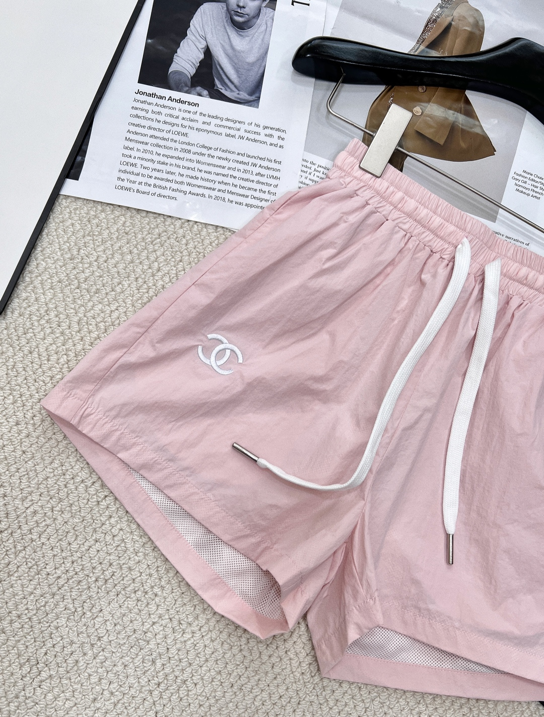 🆕春夏新款 Chanel 小香风休闲运动防晒套装重磅❕时尚运动防晒衣套装两件套衣身上做有拼接设计加上立体