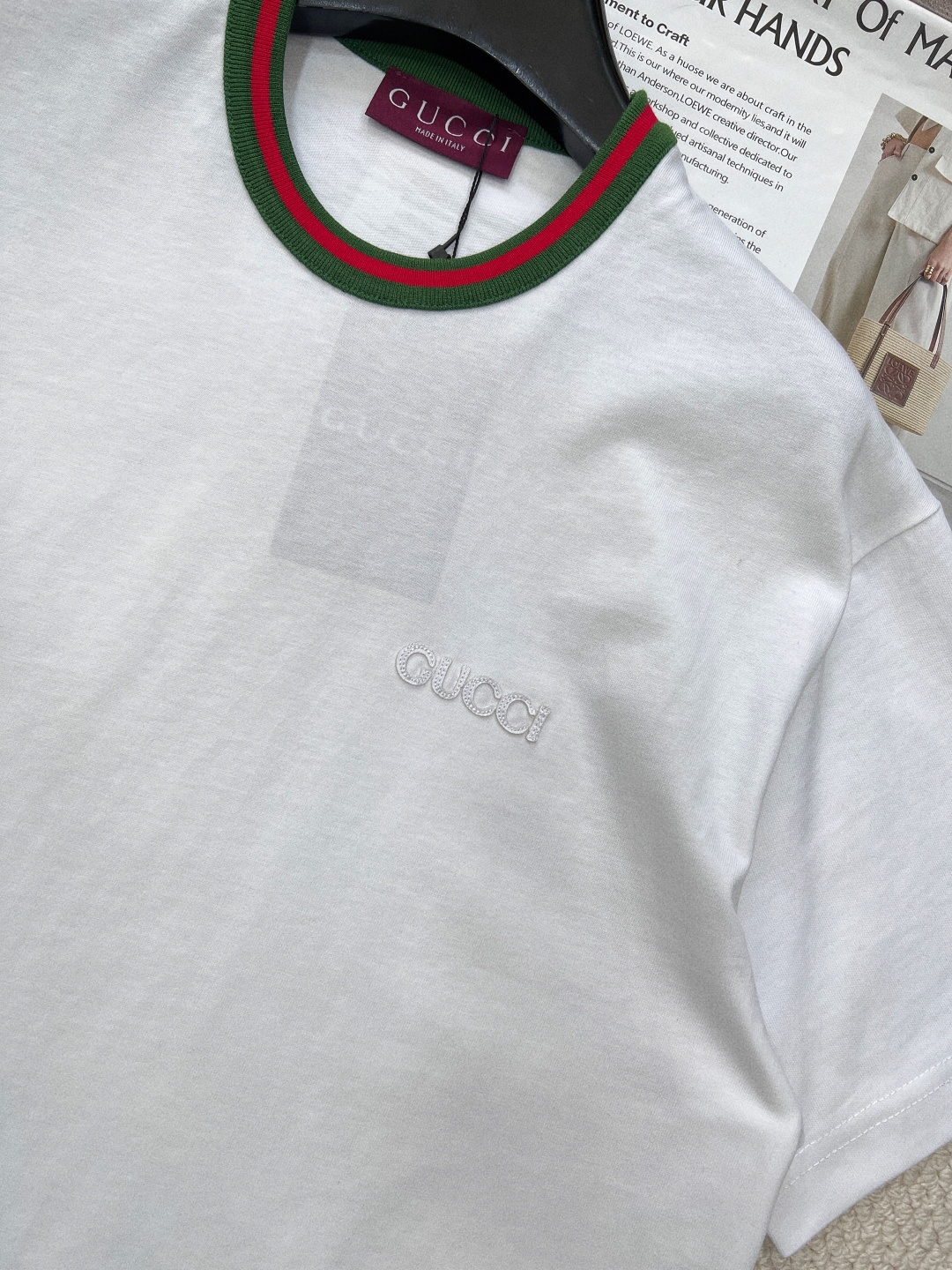 🆕Gucci春夏新款红绿领圆领短袖，采用15S精棉平纹面料，230g。采用精梳工艺处理的棉纤维制成的平纹