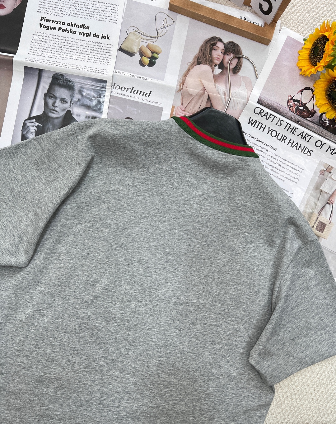 🆕Gucci春夏新款红绿领圆领短袖，采用15S精棉平纹面料，230g。采用精梳工艺处理的棉纤维制成的平纹