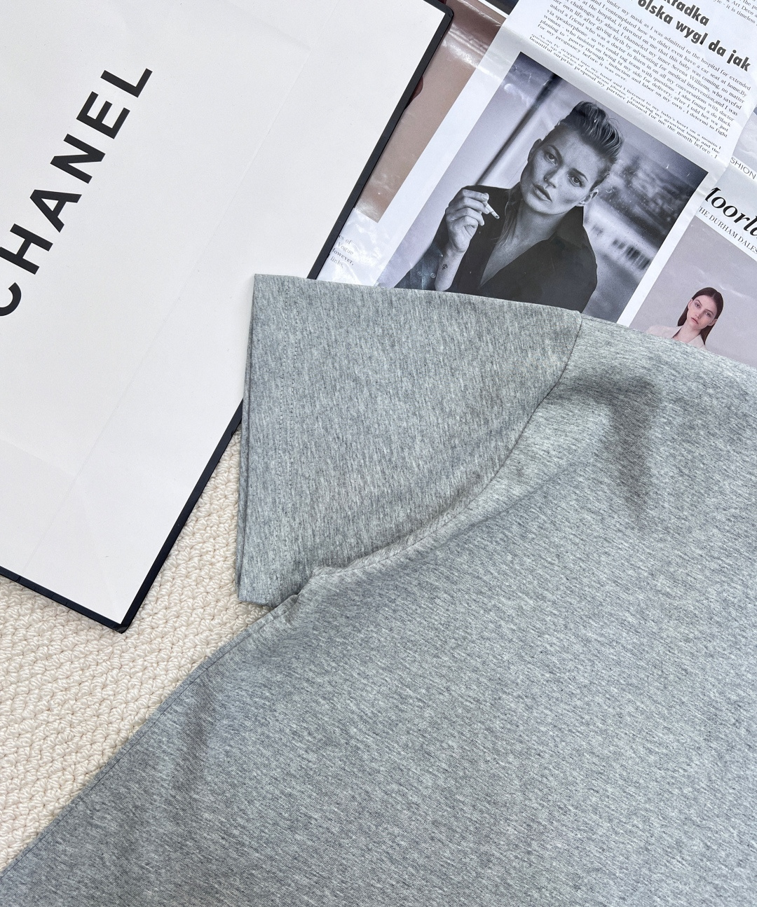 🆕Gucci春夏新款红绿领圆领短袖，采用15S精棉平纹面料，230g。采用精梳工艺处理的棉纤维制成的平纹