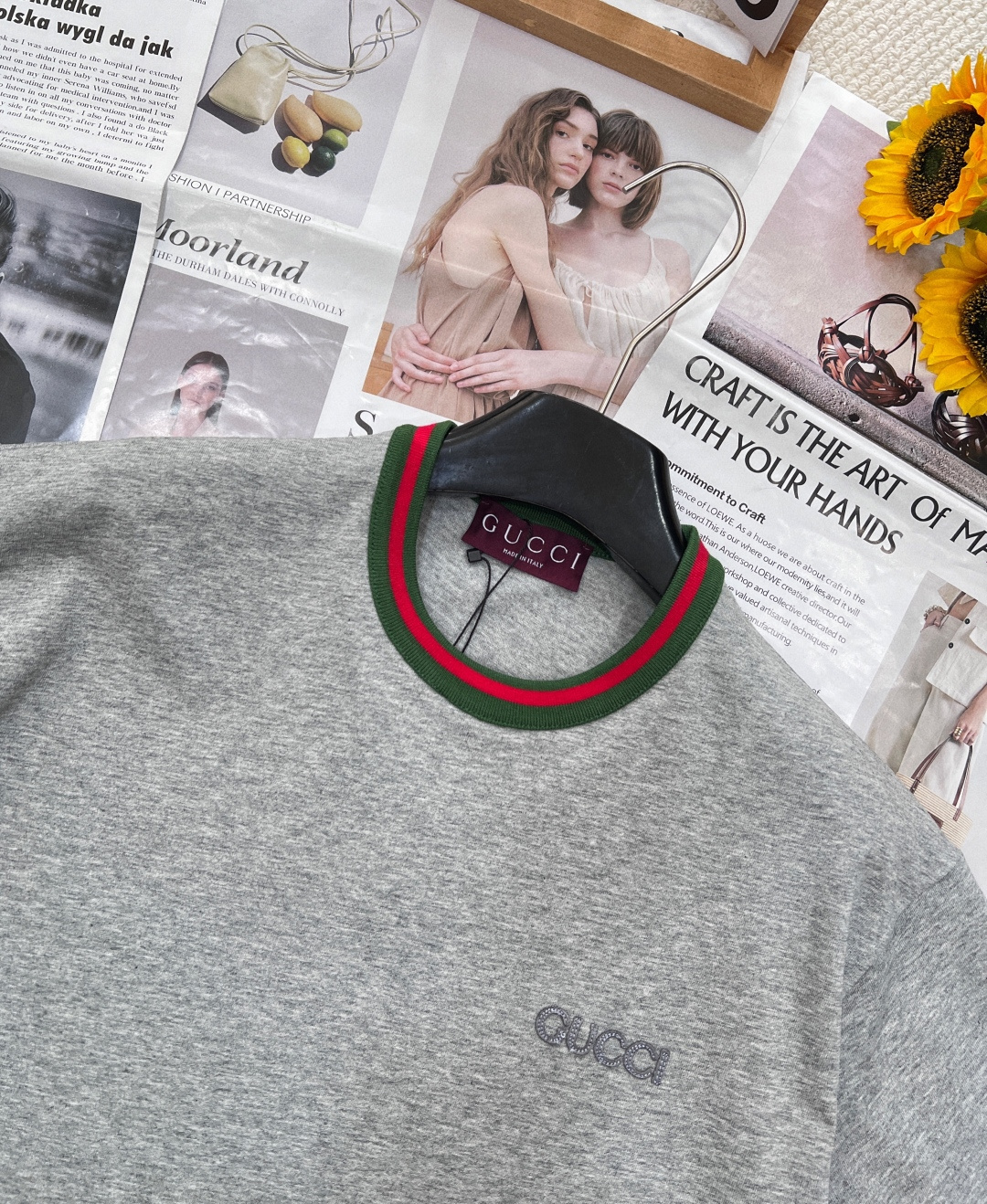 🆕Gucci春夏新款红绿领圆领短袖，采用15S精棉平纹面料，230g。采用精梳工艺处理的棉纤维制成的平纹