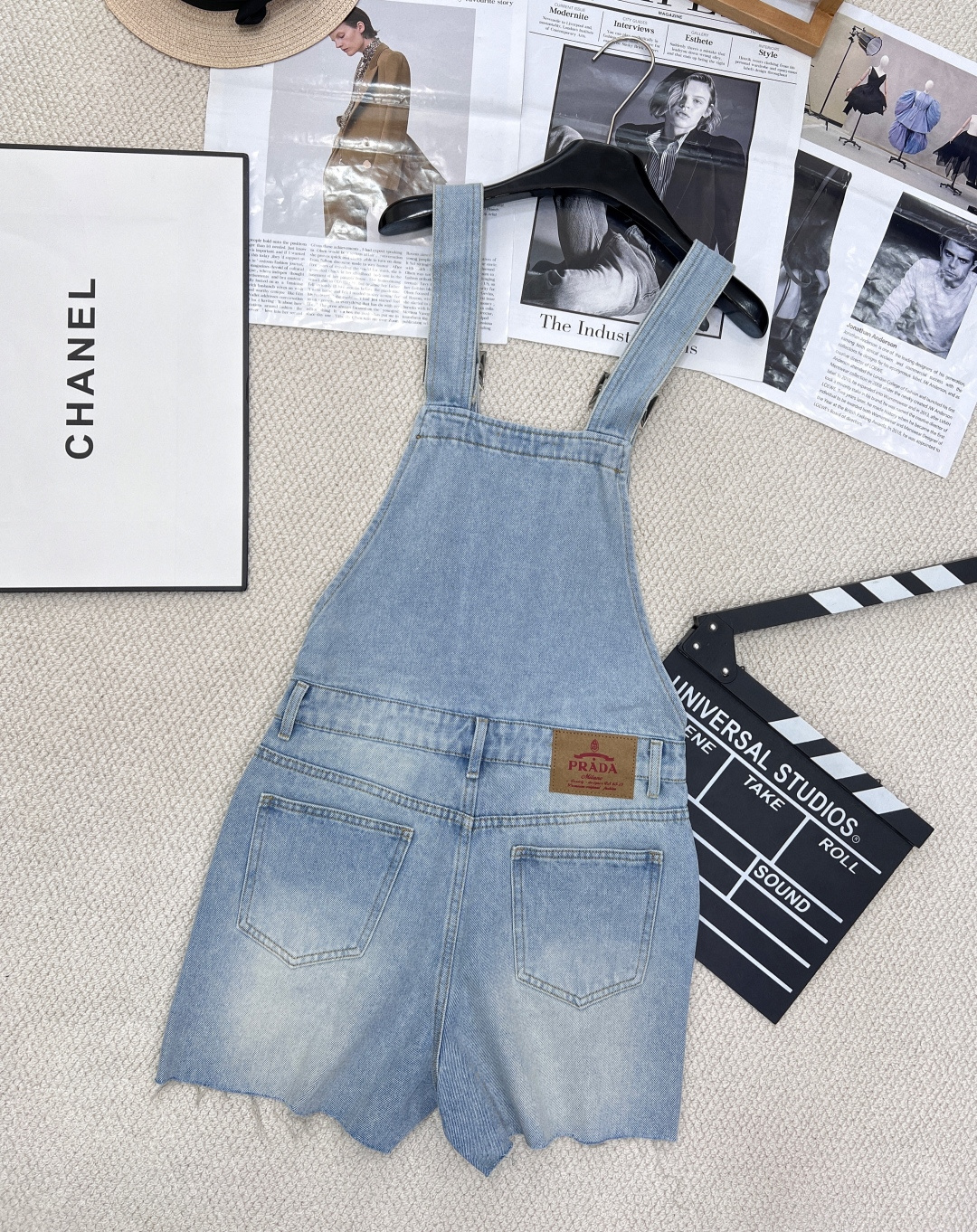 🆕春夏新款 Prada经典三角徽标须边牛仔背带短裤定制斜纹棉质牛仔面料，上身舒适透气，多种水洗工艺，呈现