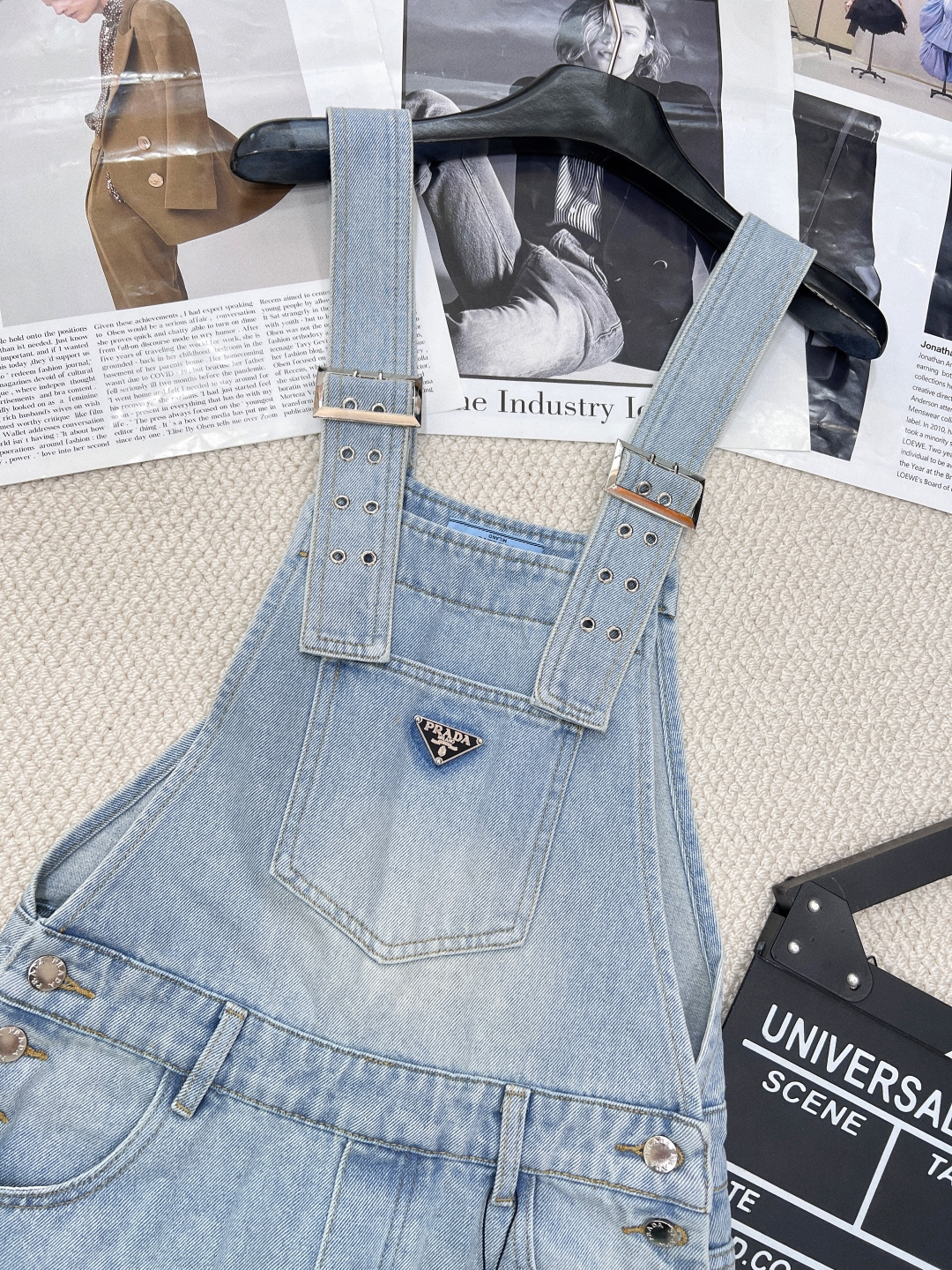 🆕春夏新款 Prada经典三角徽标须边牛仔背带短裤定制斜纹棉质牛仔面料，上身舒适透气，多种水洗工艺，呈现