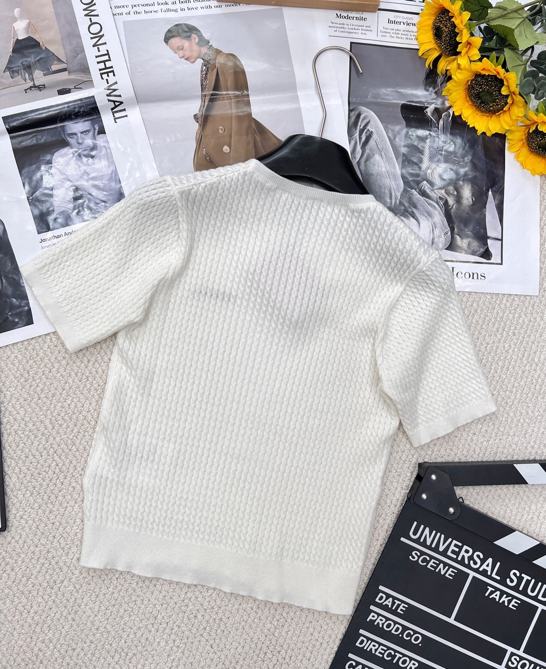 🆕miumiu早春新款学院风字母刺绣麻花圆领短袖针织衫采用100%羊毛!面料软软糯糯的,敲级舒服!自带显