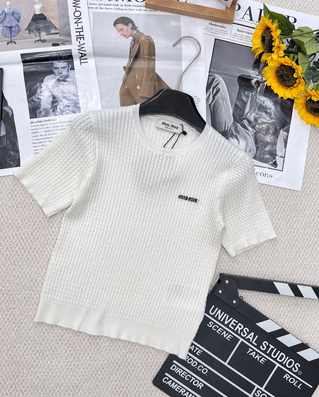 🆕miumiu早春新款学院风字母刺绣麻花圆领短袖针织衫采用100%羊毛！面料软软糯糯的，敲级舒服！自带显