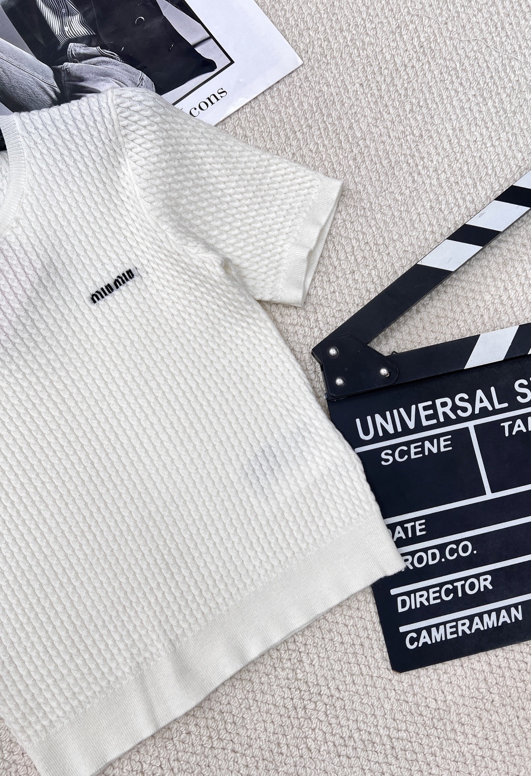 🆕miumiu早春新款学院风字母刺绣麻花圆领短袖针织衫采用100%羊毛!面料软软糯糯的,敲级舒服!自带显