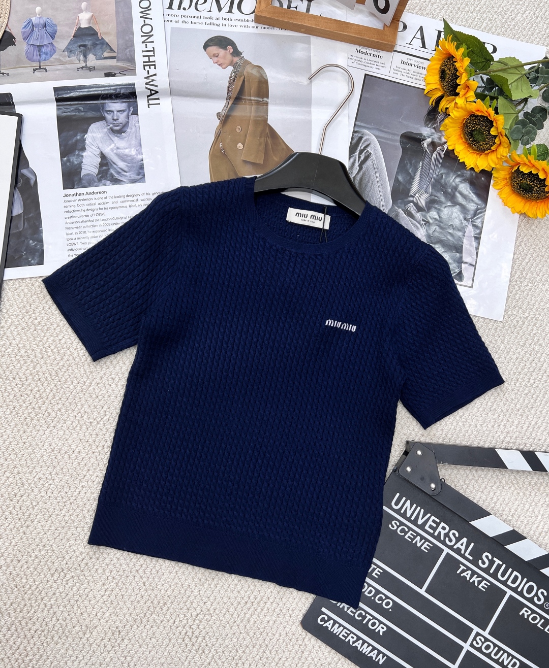 🆕miumiu早春新款学院风字母刺绣麻花圆领短袖针织衫采用100%羊毛！面料软软糯糯的，敲级舒服！自带显