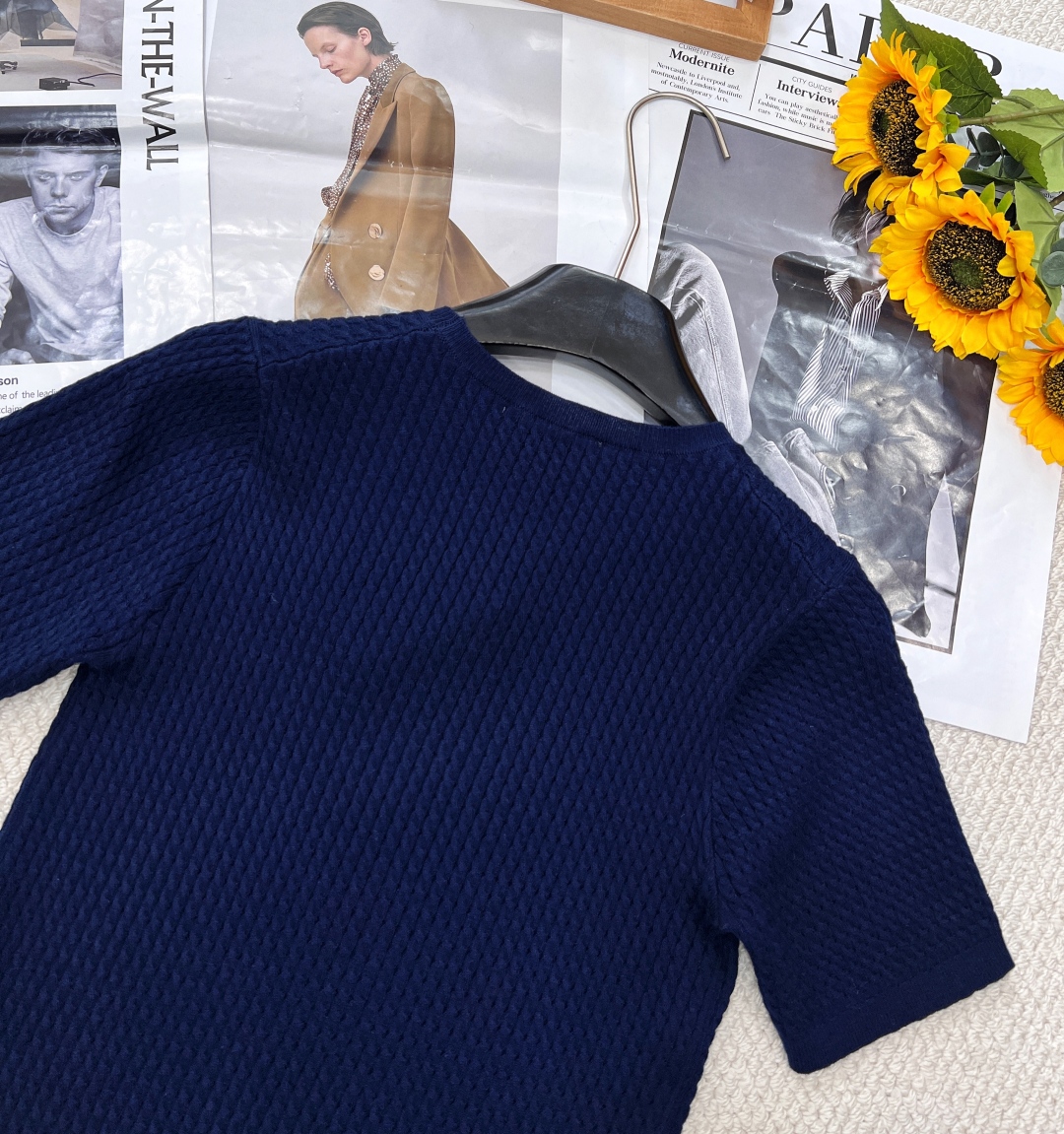 🆕miumiu早春新款学院风字母刺绣麻花圆领短袖针织衫采用100%羊毛！面料软软糯糯的，敲级舒服！自带显