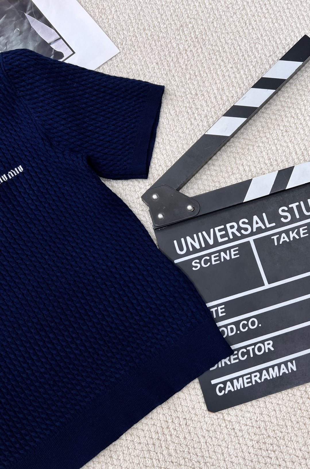 🆕miumiu早春新款学院风字母刺绣麻花圆领短袖针织衫采用100%羊毛！面料软软糯糯的，敲级舒服！自带显