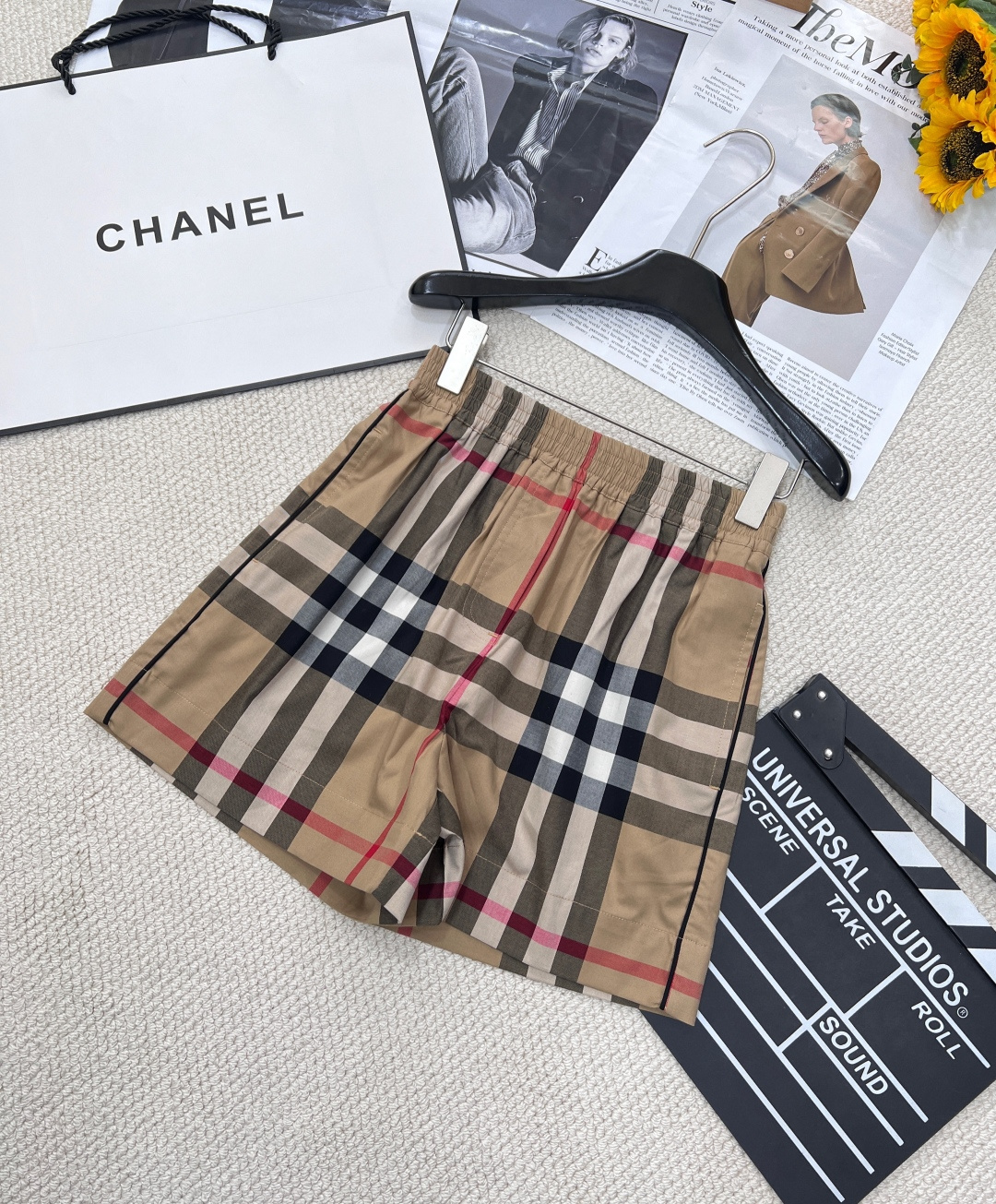 NO:605750,BURBERRY's classic retro plaid high-waisted shorts are made of stretch cotton fabric, which restores the feel and texture of the fabric. It's really slow work and meticulous work!  High-density lanes!  Super exquisite elastic waistband with high plasticity. The upper body is very comfortable and it really makes the legs look longer. Perfect for summer wear!  Elastic waistband. Each check pattern is exquisite and neat, without any confusion. Size smlxl code, burberry, shorts, alexander wang19860909BURBERRY经典复古格纹高腰短裤,选用弹力棉质面料制成,还原面料手感质感真的是慢工出细活！高密度车线！超级精致松紧腰头,可塑性很高 上身非常舒适真的太显腿长啦 夏天穿再适合不过了！弹力裤腰.每个格纹都精致工整 毫无错乱之格 尺码smlxl 编码,,burberry,shorts,alexander wang,Women's clothing