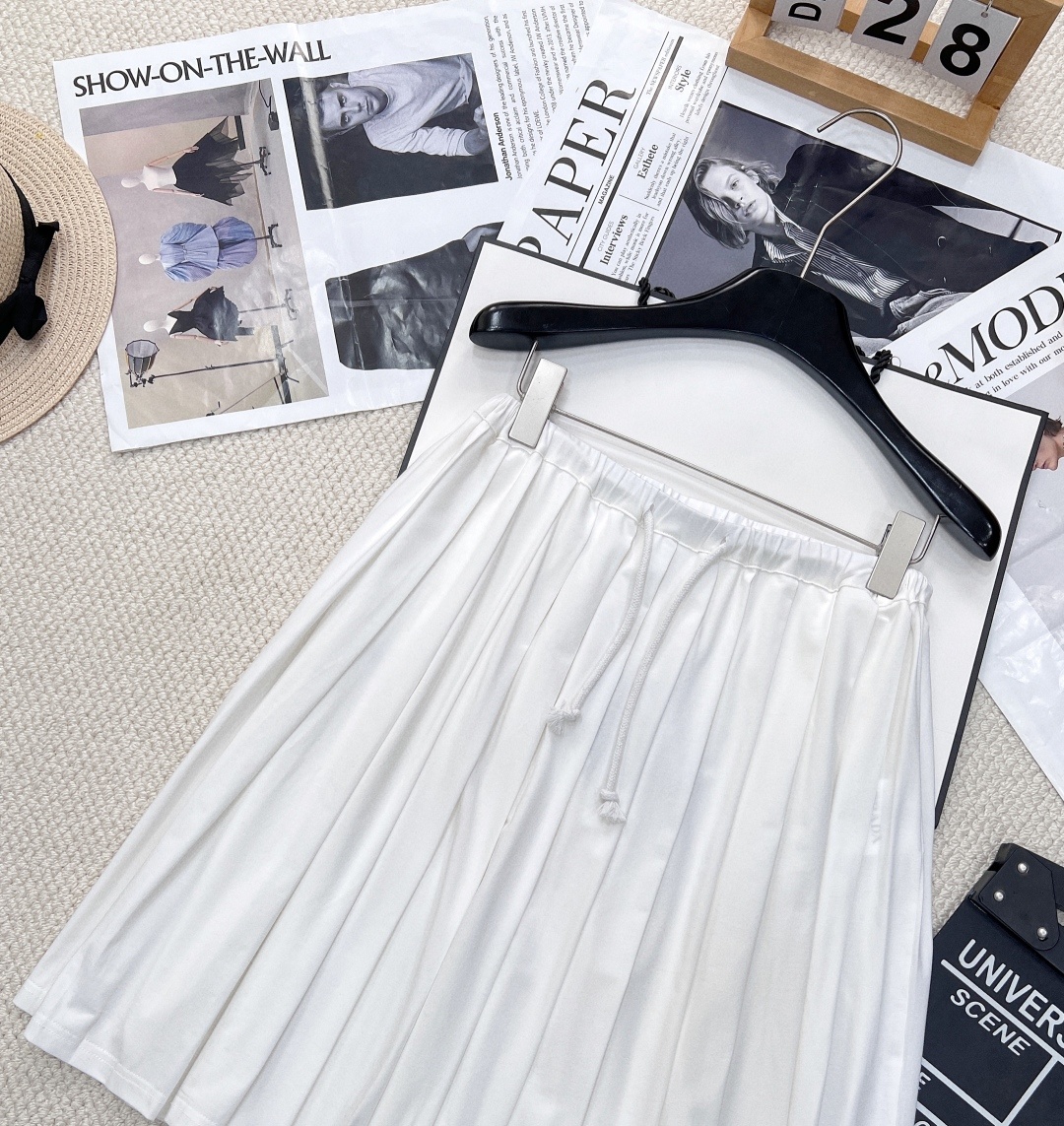 🆕Prada早春新款松紧腰百褶半裙丨高版出品!定制版型尽显高级随意感 视觉盛宴 四季必入的百搭单品 质感